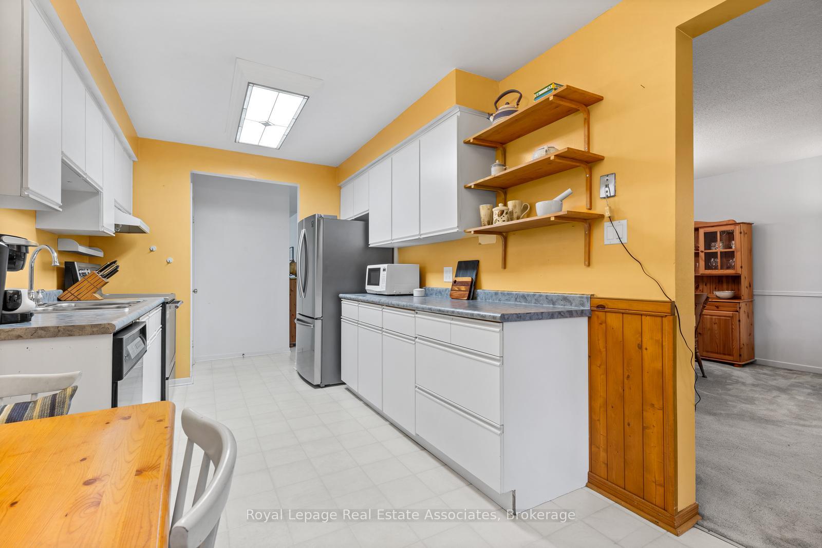 Photo 15 of 4265 Thom Gardens, Mississauga, Erin Mills — HOMEH
