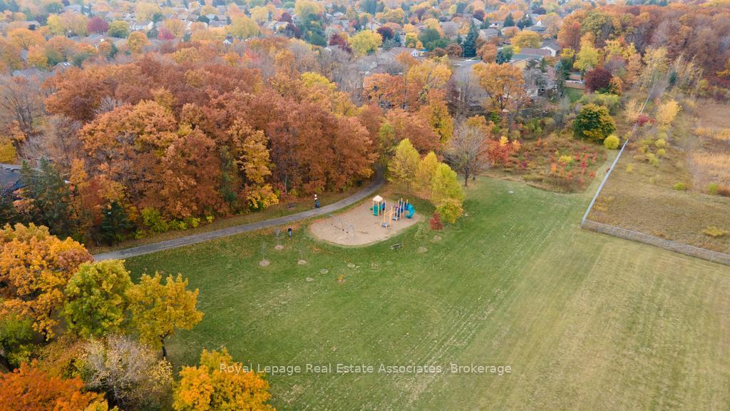 Photo 35 of 4265 Thom Gardens, Mississauga, Erin Mills — HOMEH