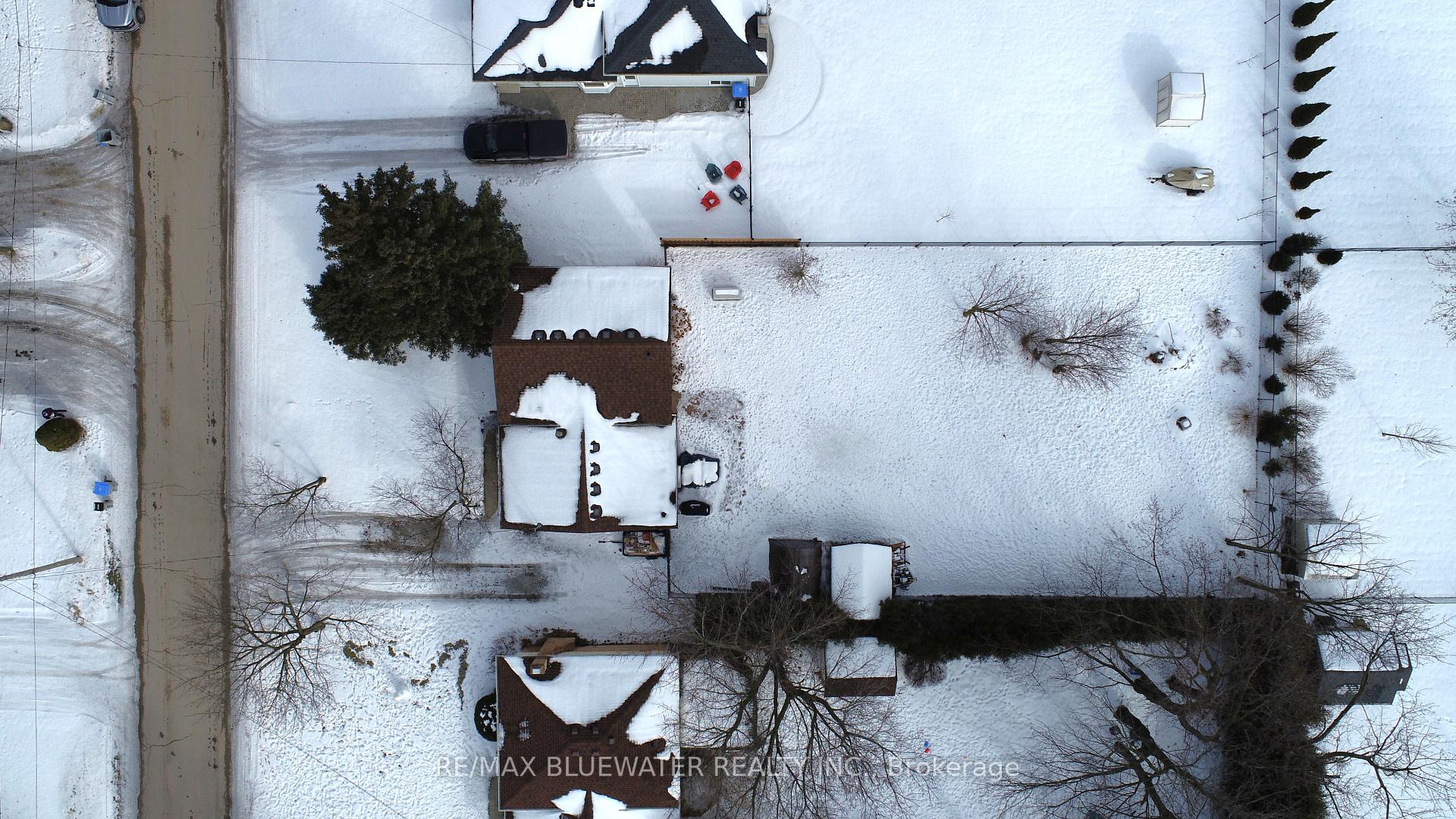 Photo 3 of 258 Victoria Street, North Middlesex, Parkhill — HOMEH