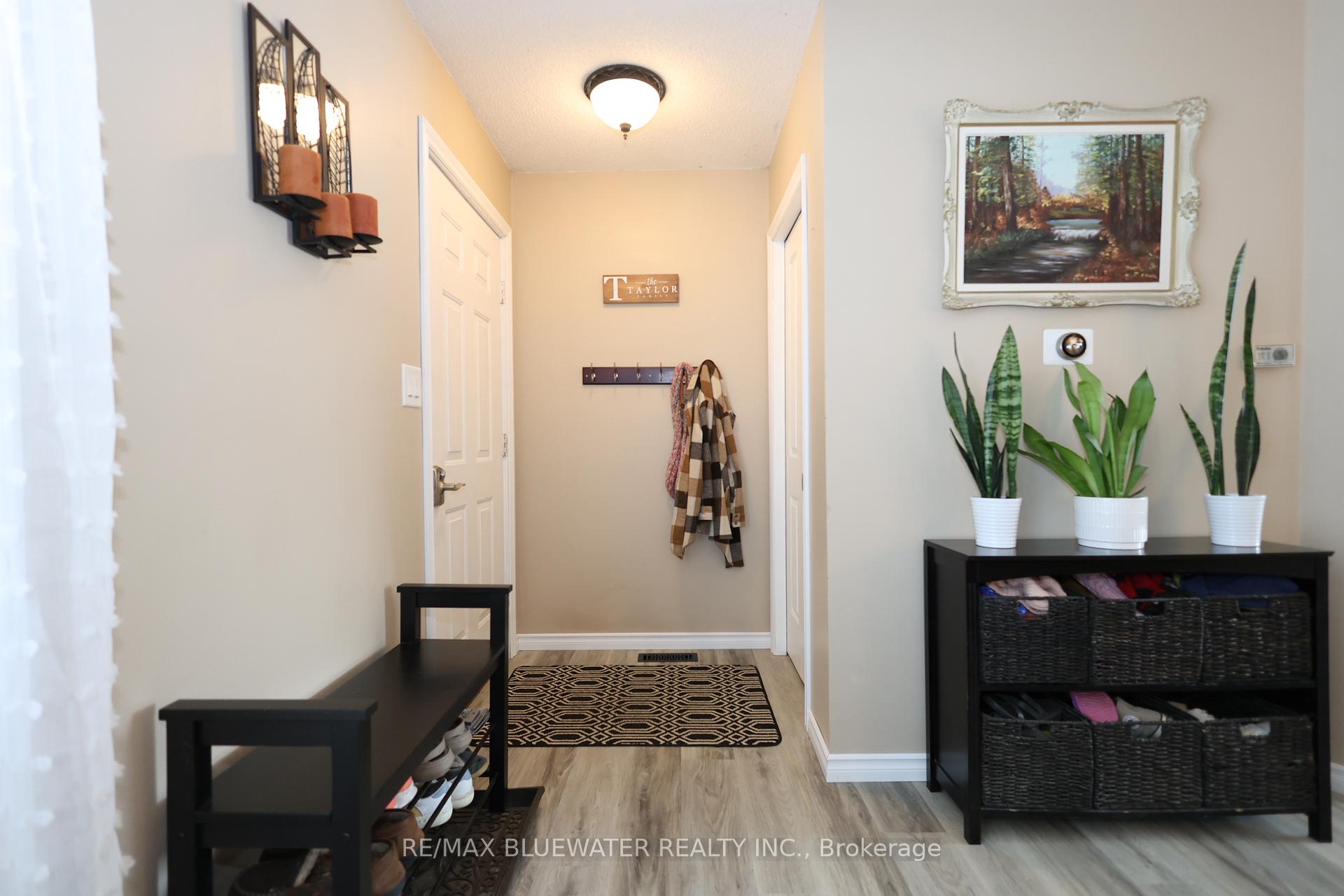 Photo 6 of 258 Victoria Street, North Middlesex, Parkhill — HOMEH
