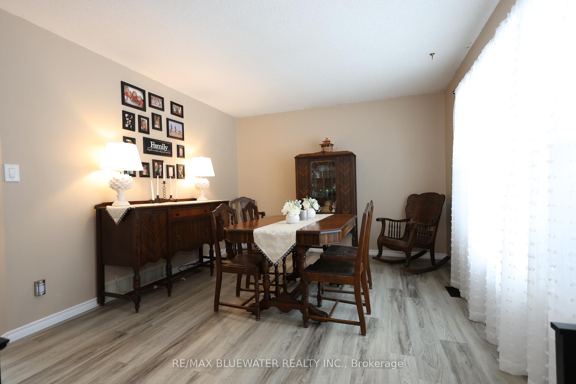 Photo 7 of 258 Victoria Street, North Middlesex, Parkhill — HOMEH
