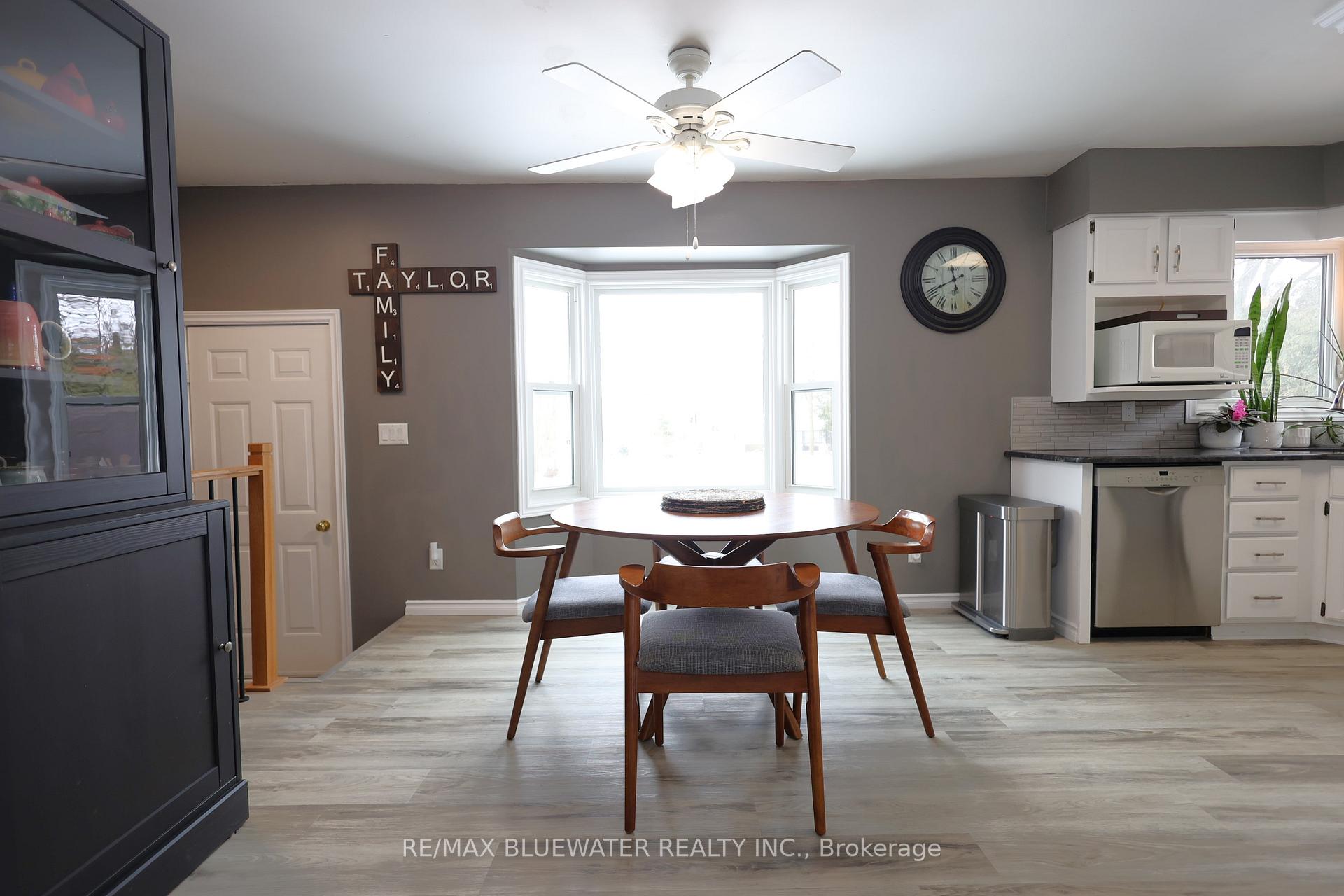 Photo 10 of 258 Victoria Street, North Middlesex, Parkhill — HOMEH