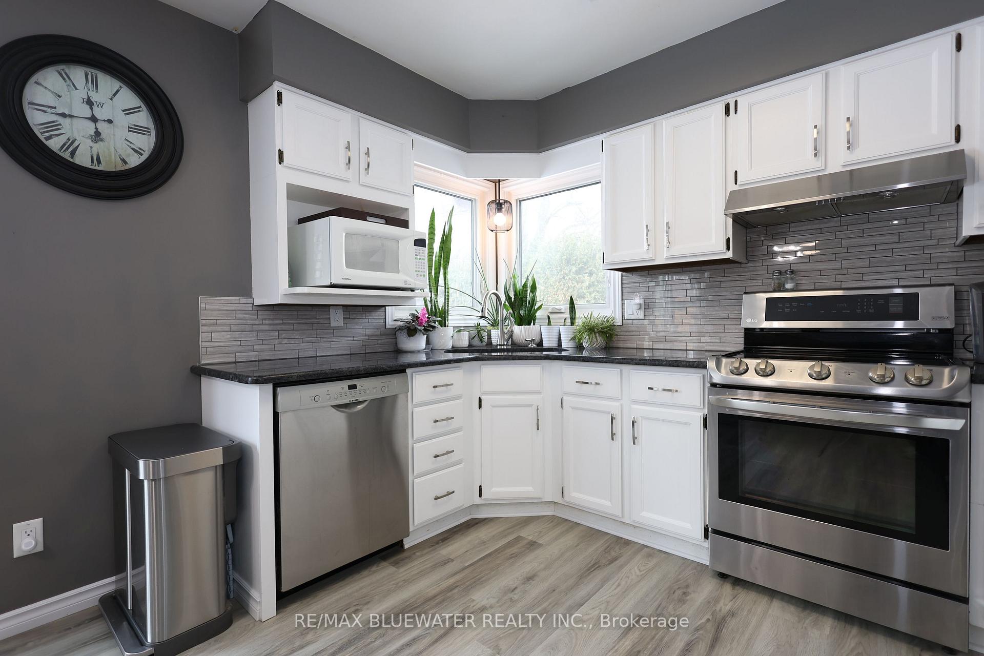 Photo 12 of 258 Victoria Street, North Middlesex, Parkhill — HOMEH
