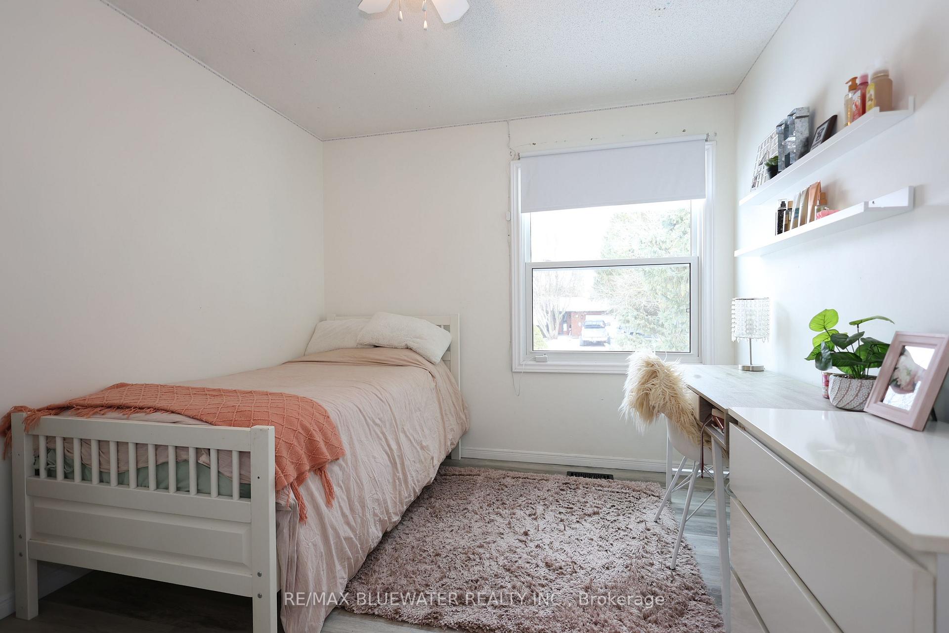 Photo 17 of 258 Victoria Street, North Middlesex, Parkhill — HOMEH