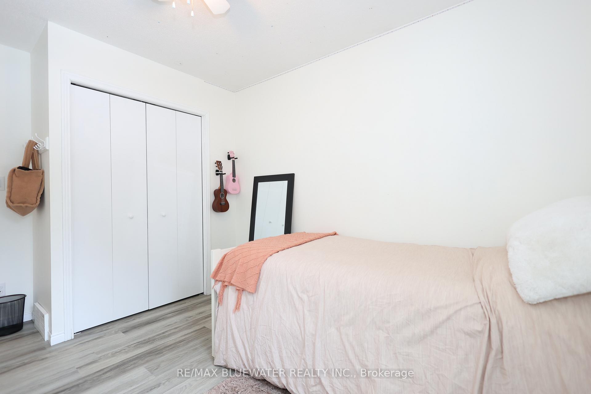 Photo 18 of 258 Victoria Street, North Middlesex, Parkhill — HOMEH