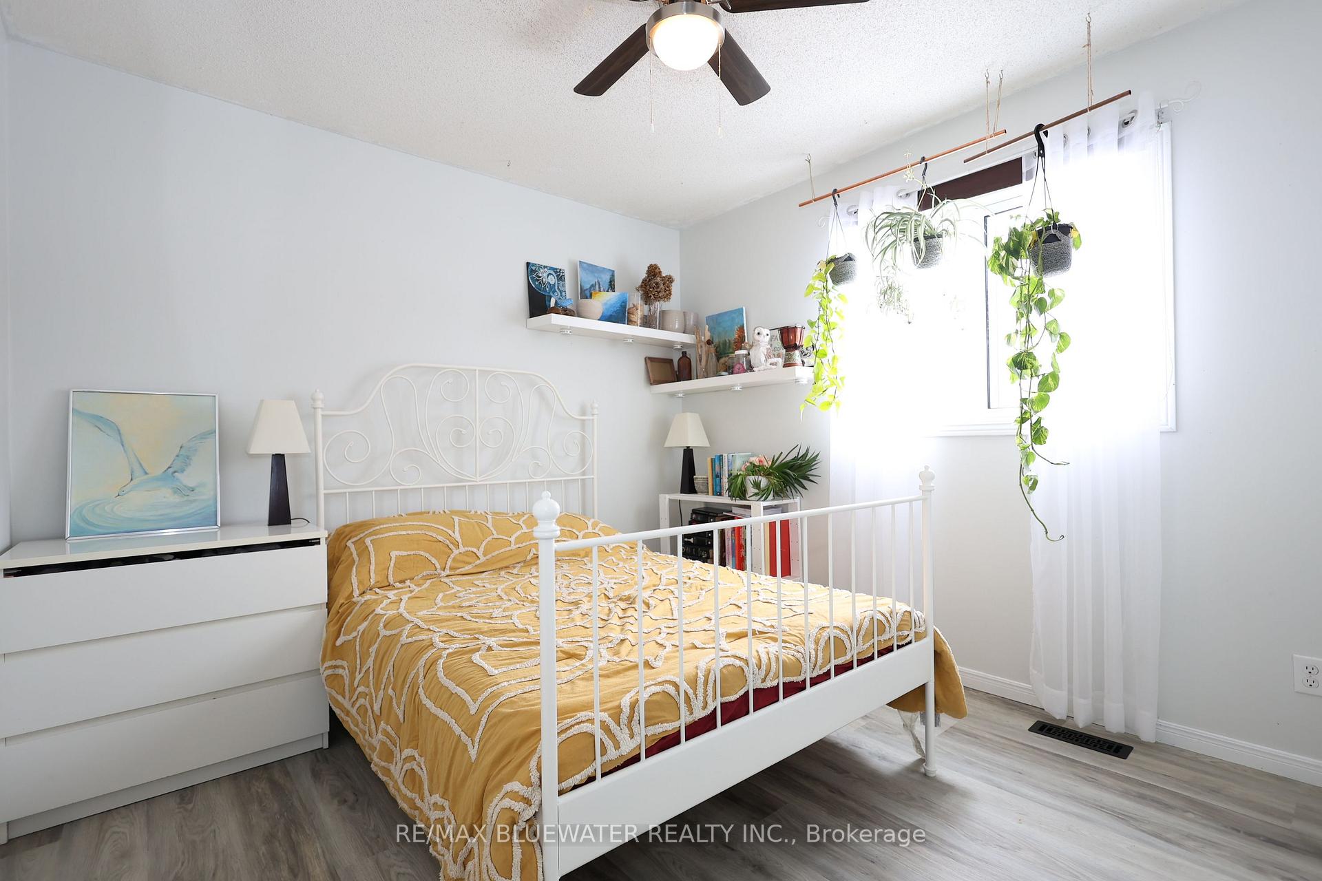 Photo 19 of 258 Victoria Street, North Middlesex, Parkhill — HOMEH