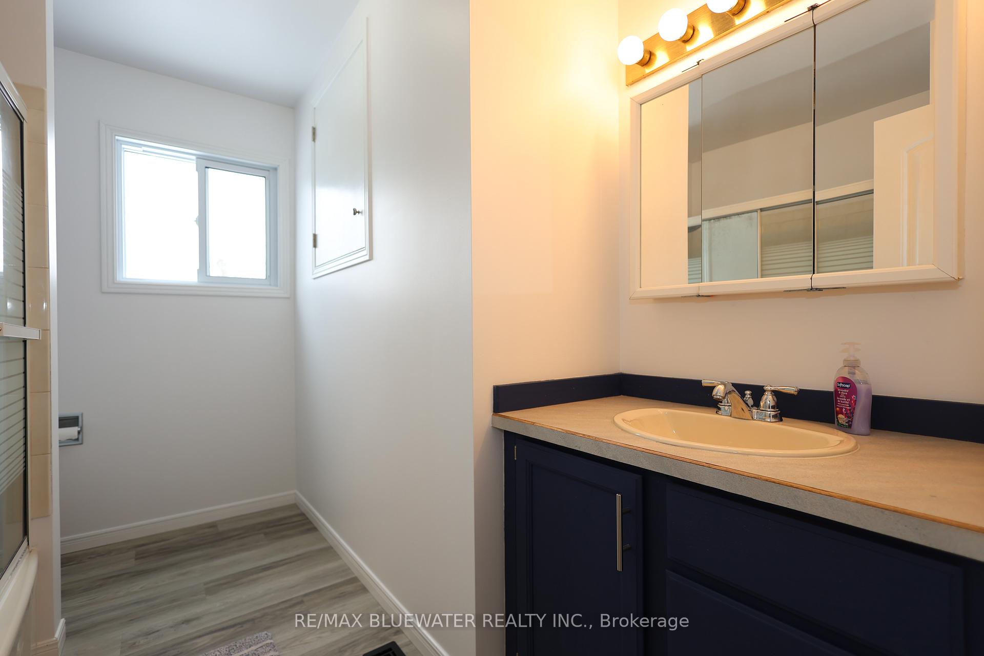 Photo 21 of 258 Victoria Street, North Middlesex, Parkhill — HOMEH