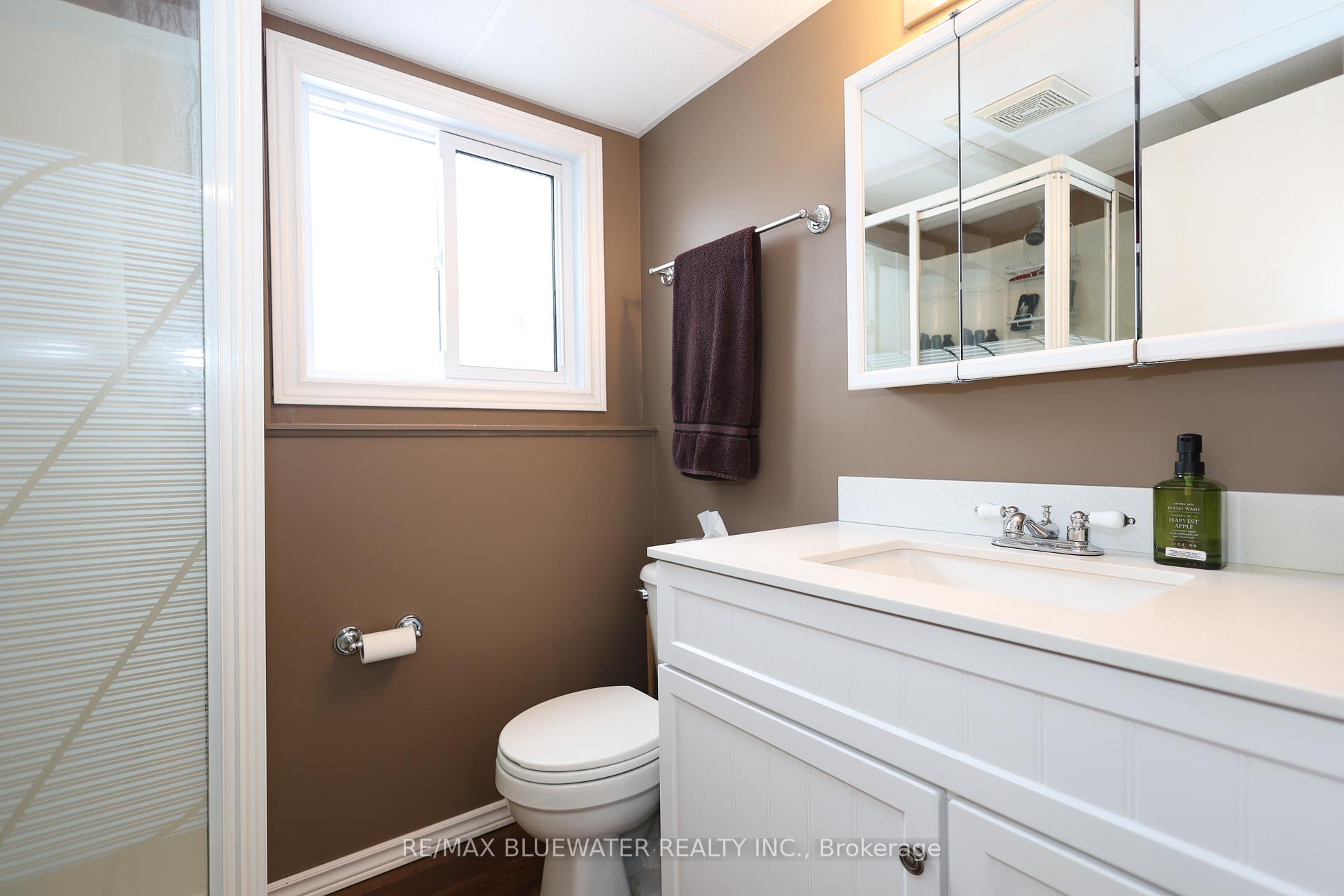 Photo 30 of 258 Victoria Street, North Middlesex, Parkhill — HOMEH