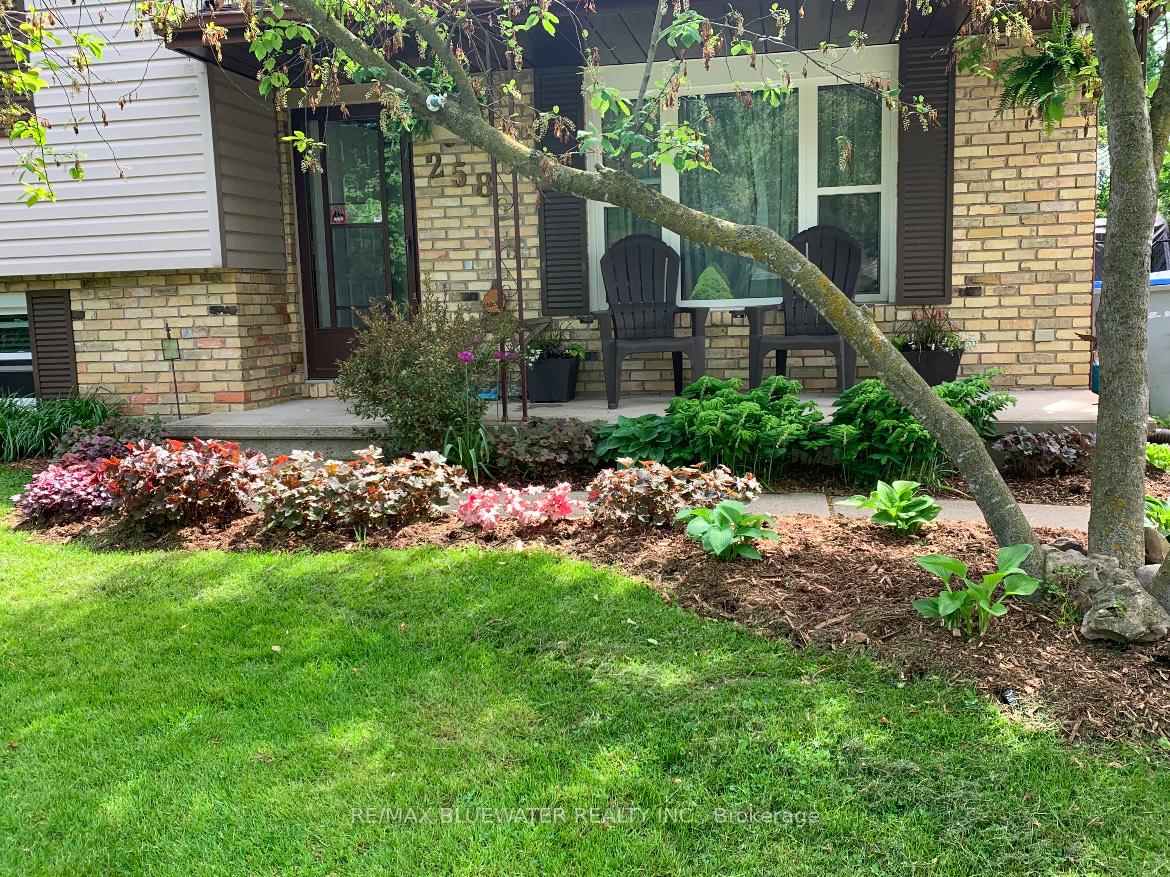 Photo 33 of 258 Victoria Street, North Middlesex, Parkhill — HOMEH