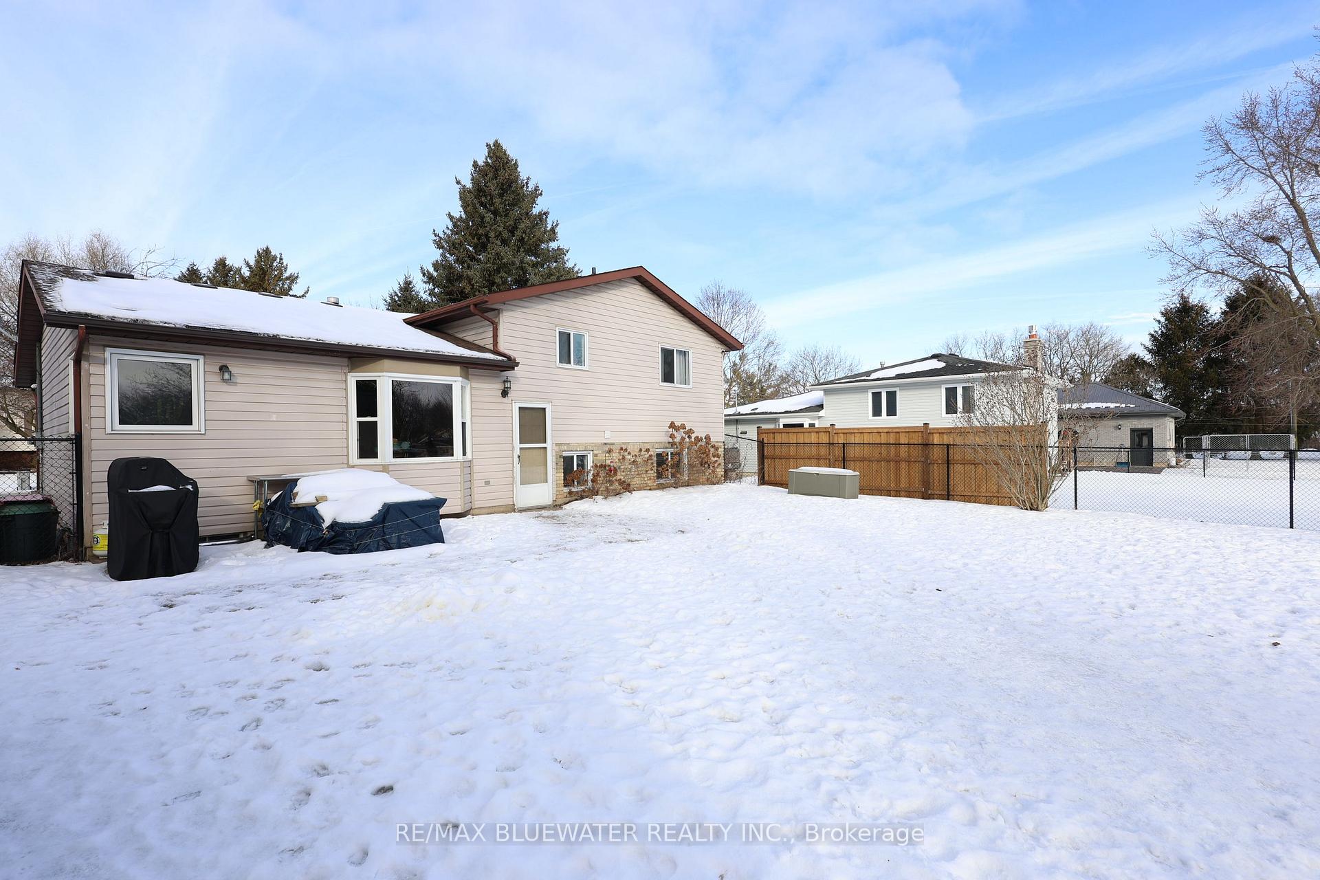 Photo 37 of 258 Victoria Street, North Middlesex, Parkhill — HOMEH
