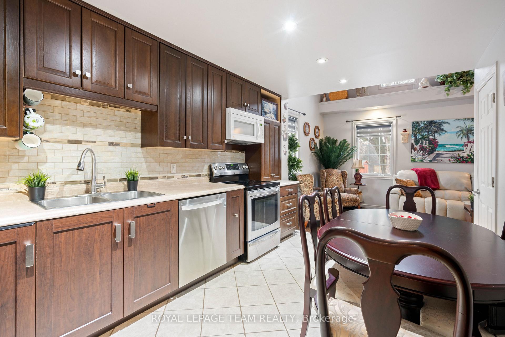 Photo 10 of 10631 Main Street, North Dundas, North Dundas (Mountain) Twp — HOMEH
