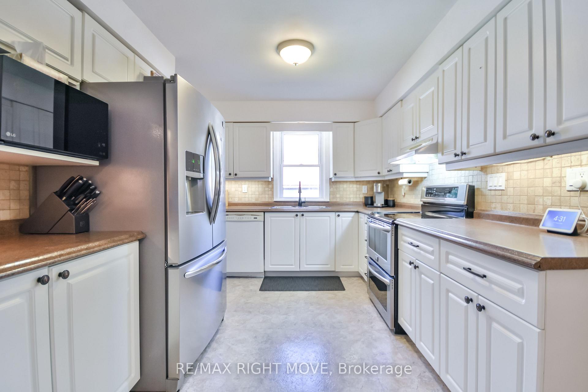 Photo 2 of 369 Homewood Avenue, Orillia — HOMEH