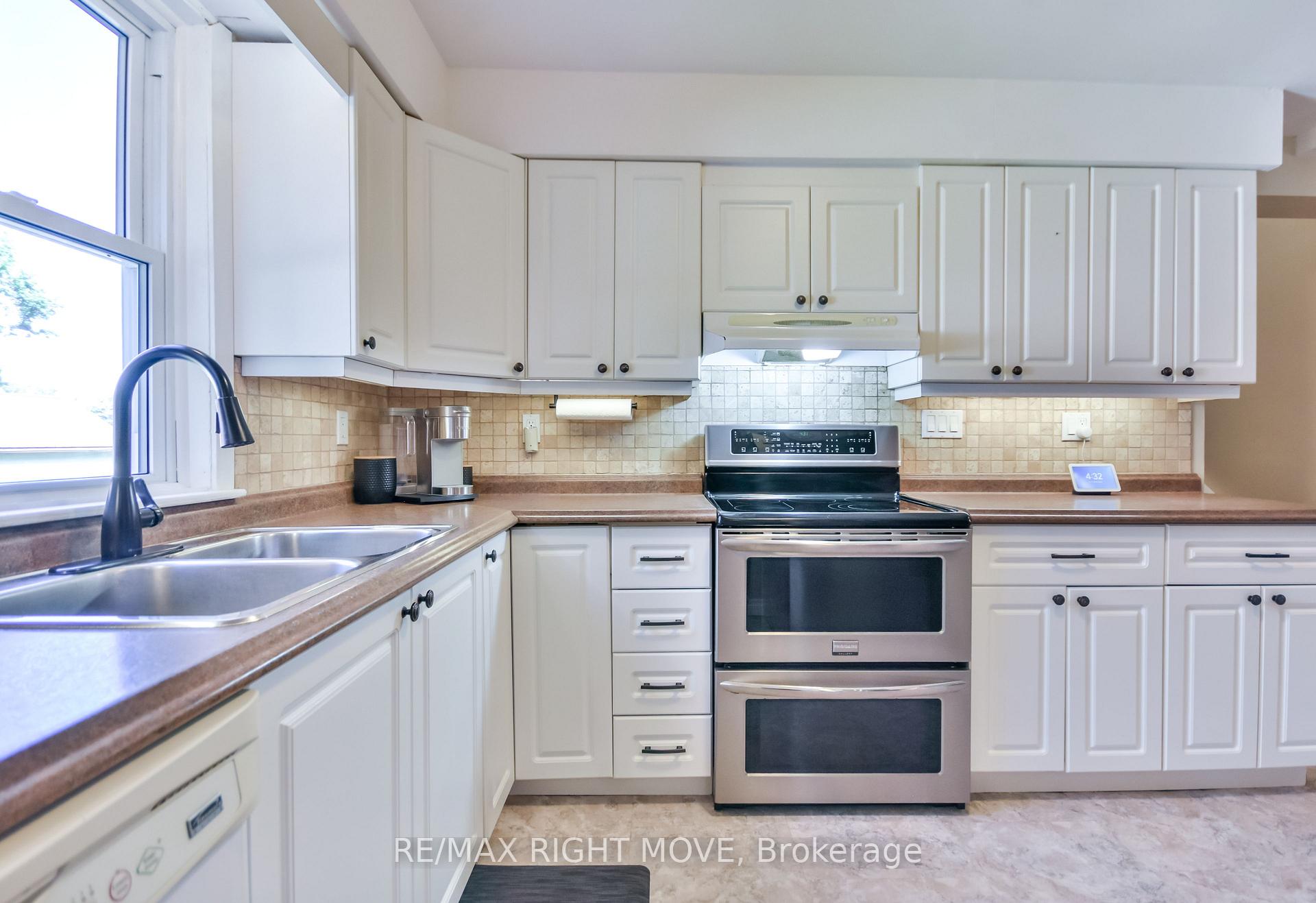 Photo 3 of 369 Homewood Avenue, Orillia — HOMEH