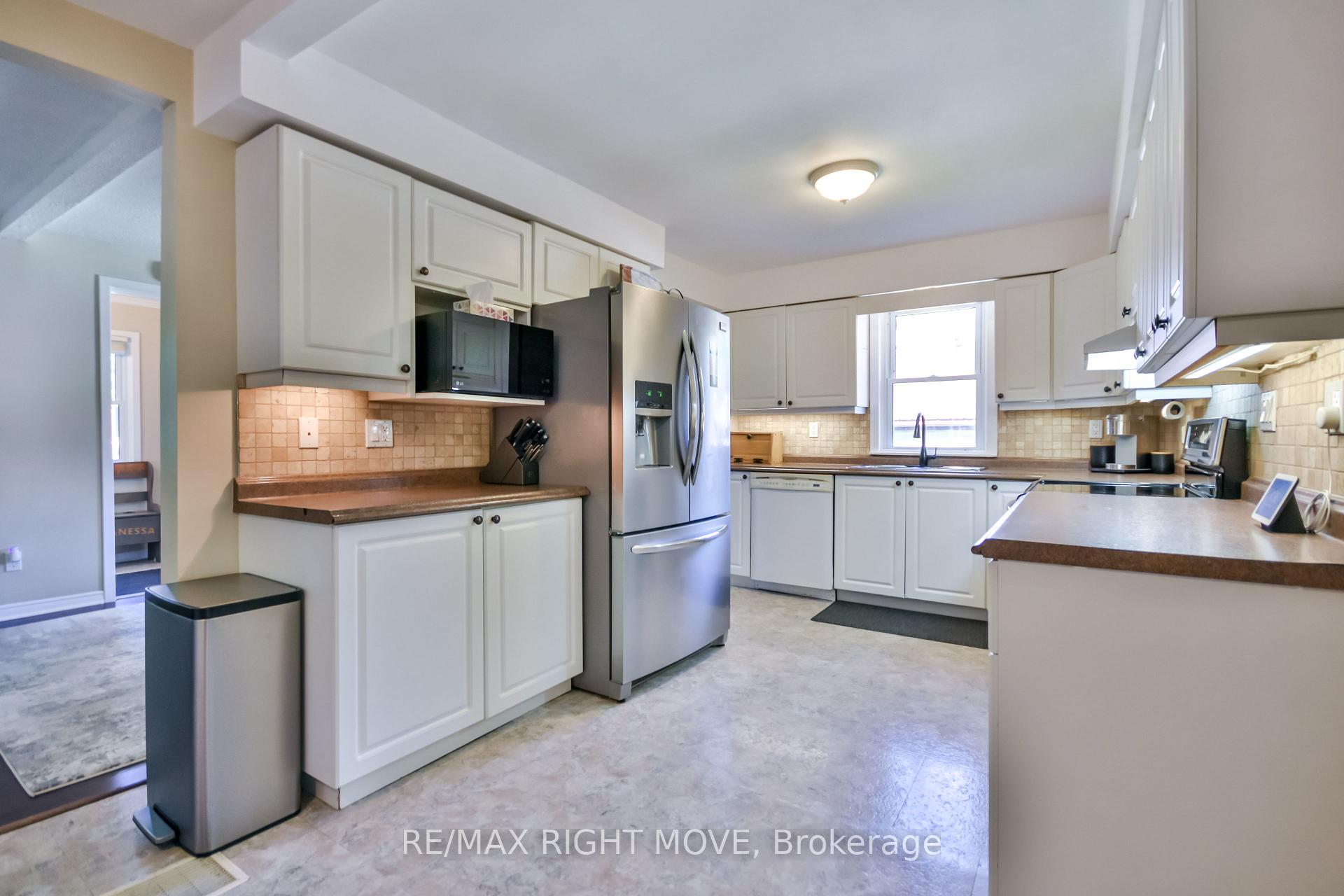 Photo 4 of 369 Homewood Avenue, Orillia — HOMEH