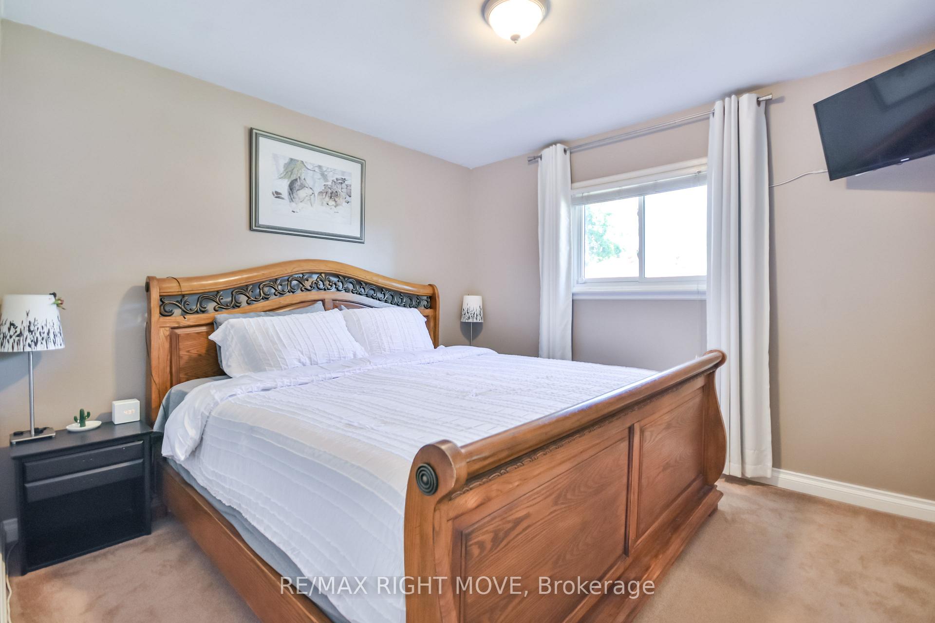 Photo 11 of 369 Homewood Avenue, Orillia — HOMEH