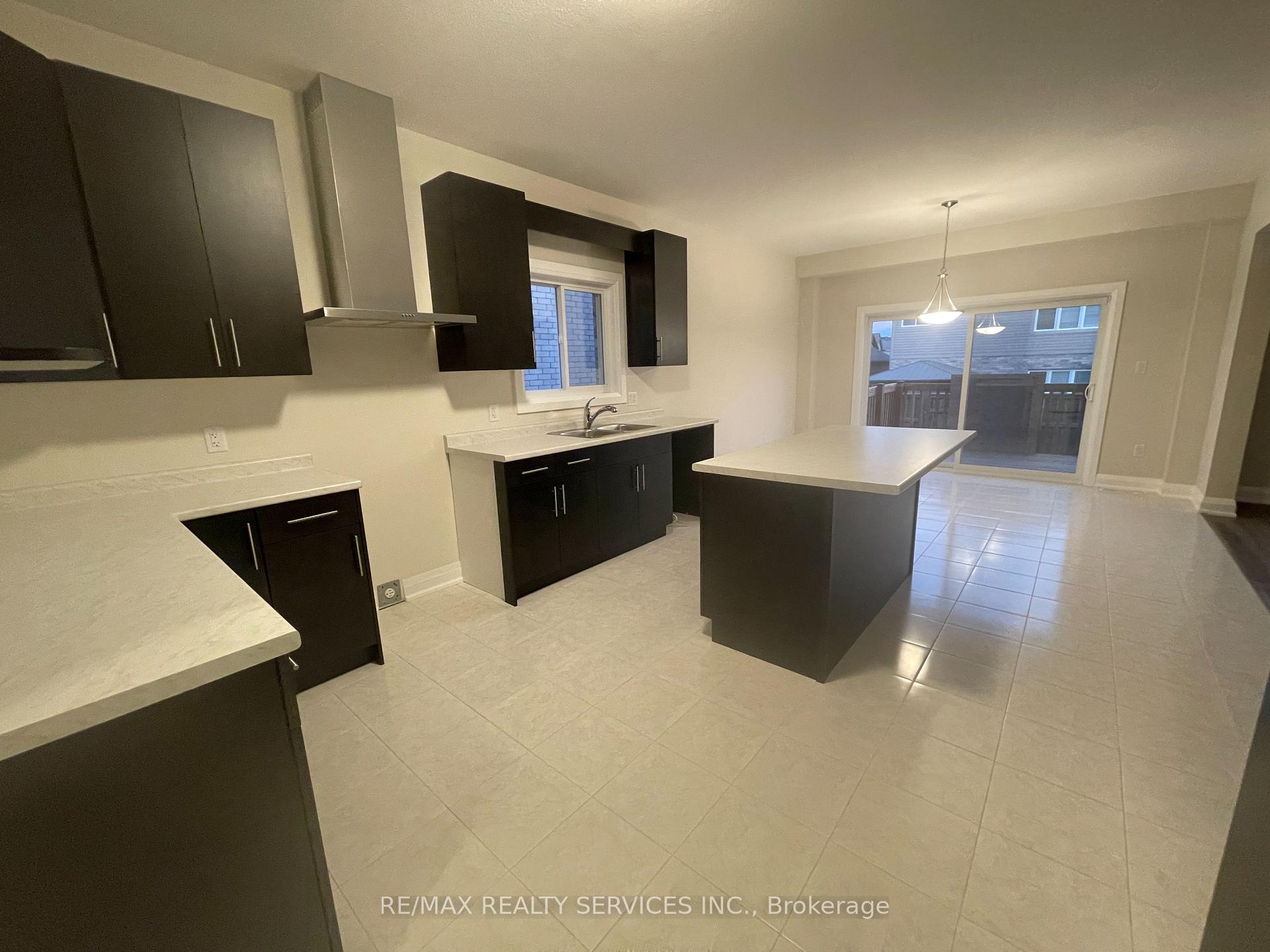 Photo 9 of 31 Samuel Avenue, Pelham, Fonthill — HOMEH