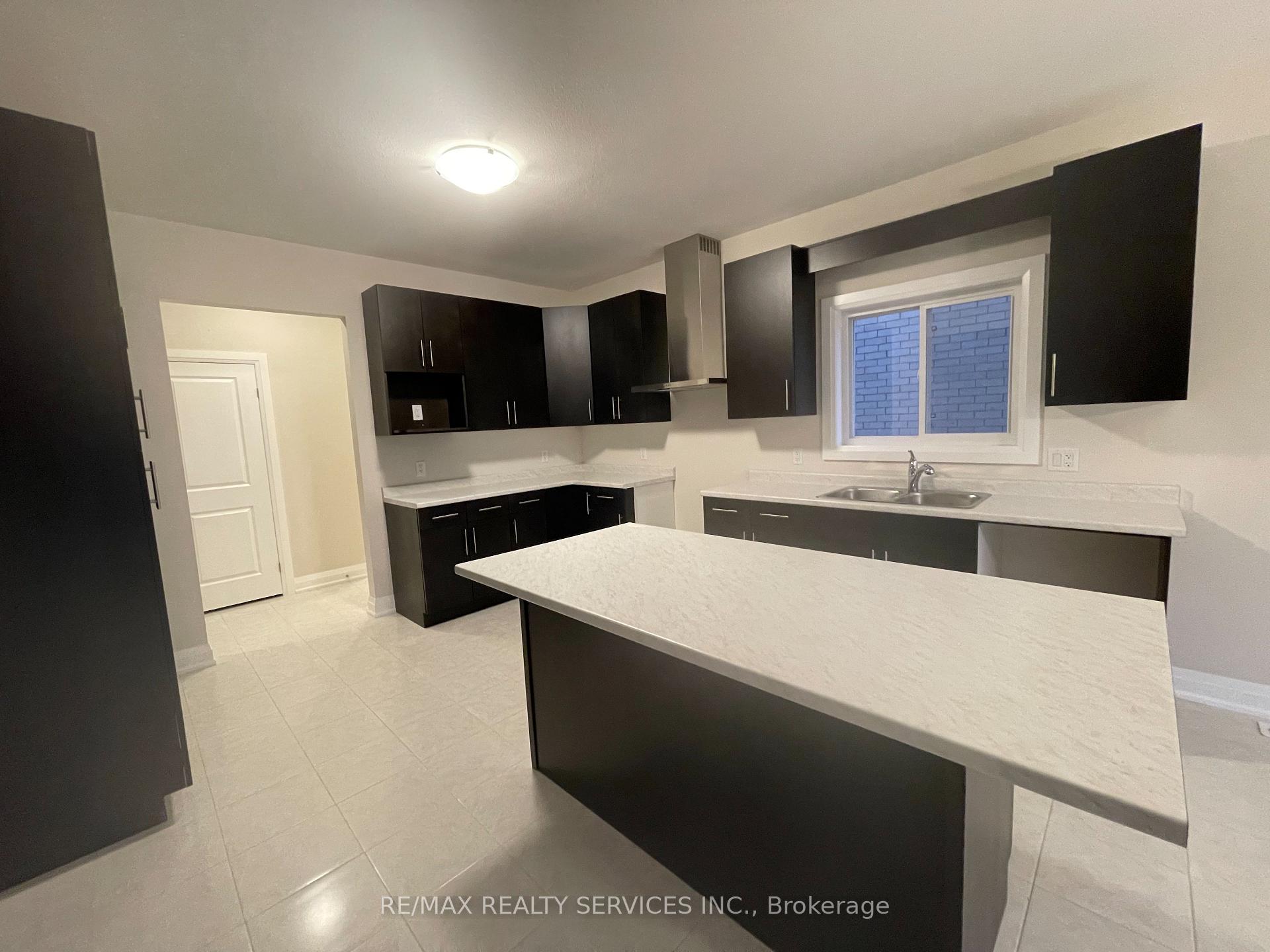 Photo 10 of 31 Samuel Avenue, Pelham, Fonthill — HOMEH