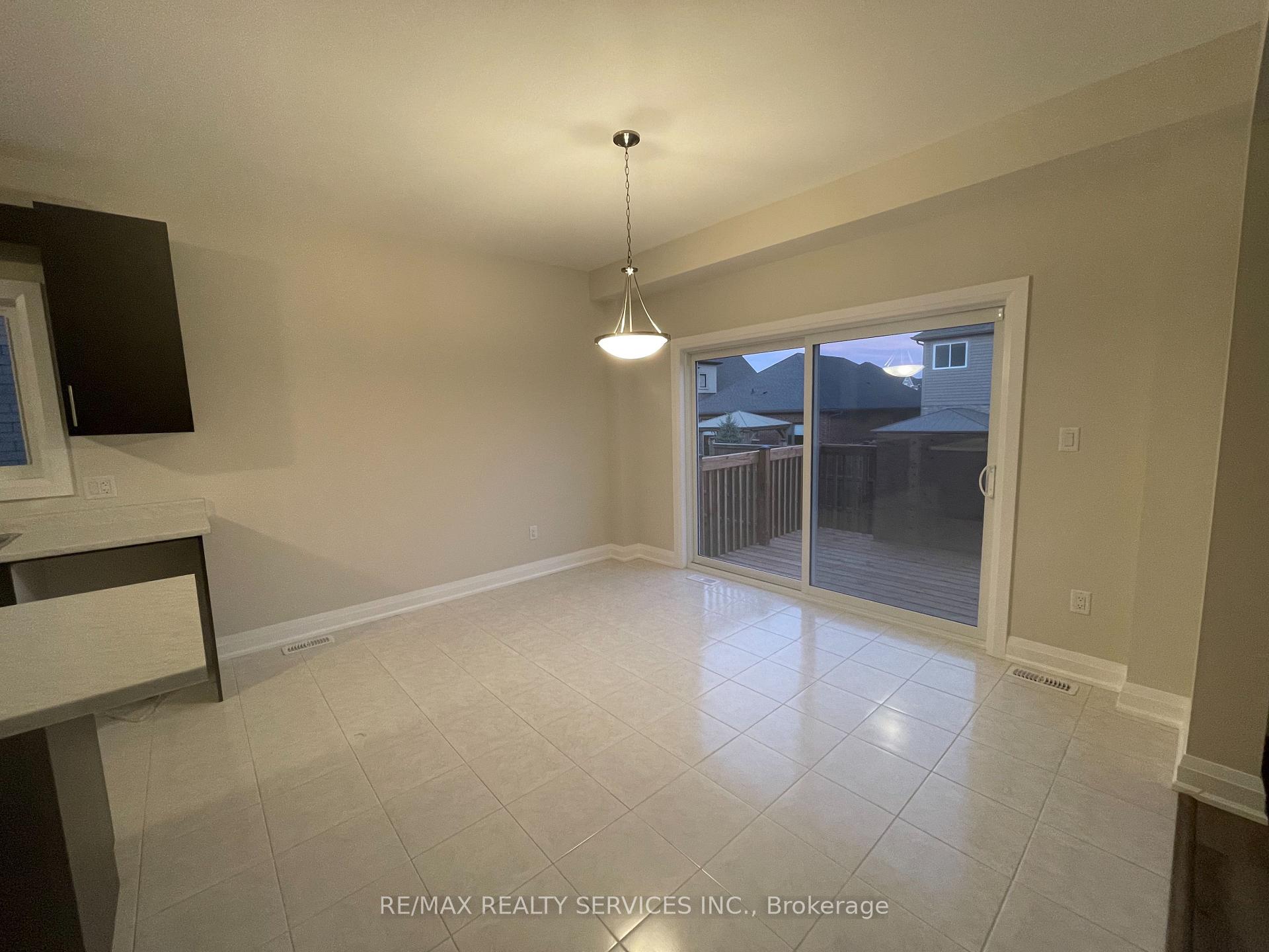 Photo 11 of 31 Samuel Avenue, Pelham, Fonthill — HOMEH