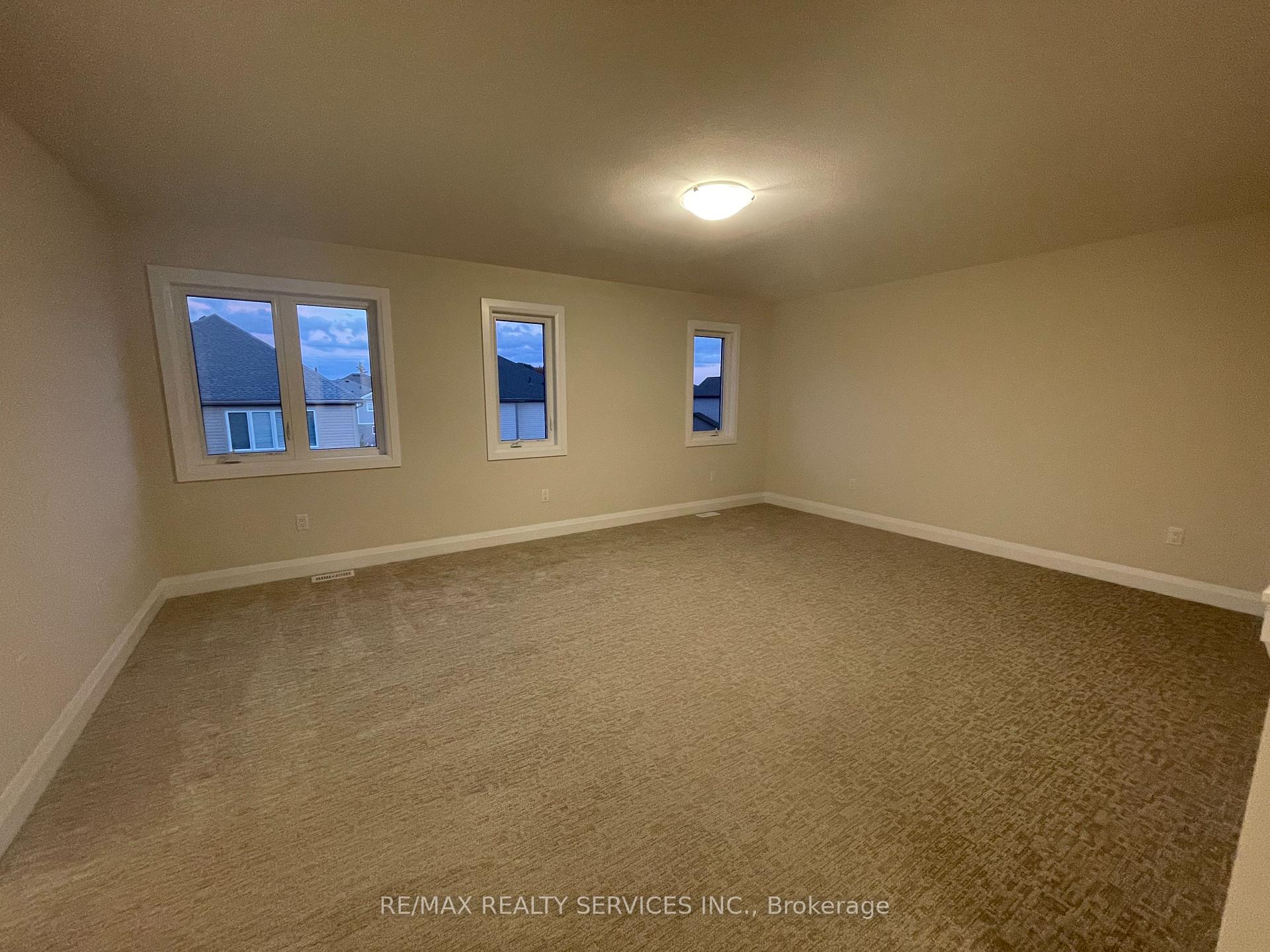 Photo 14 of 31 Samuel Avenue, Pelham, Fonthill — HOMEH