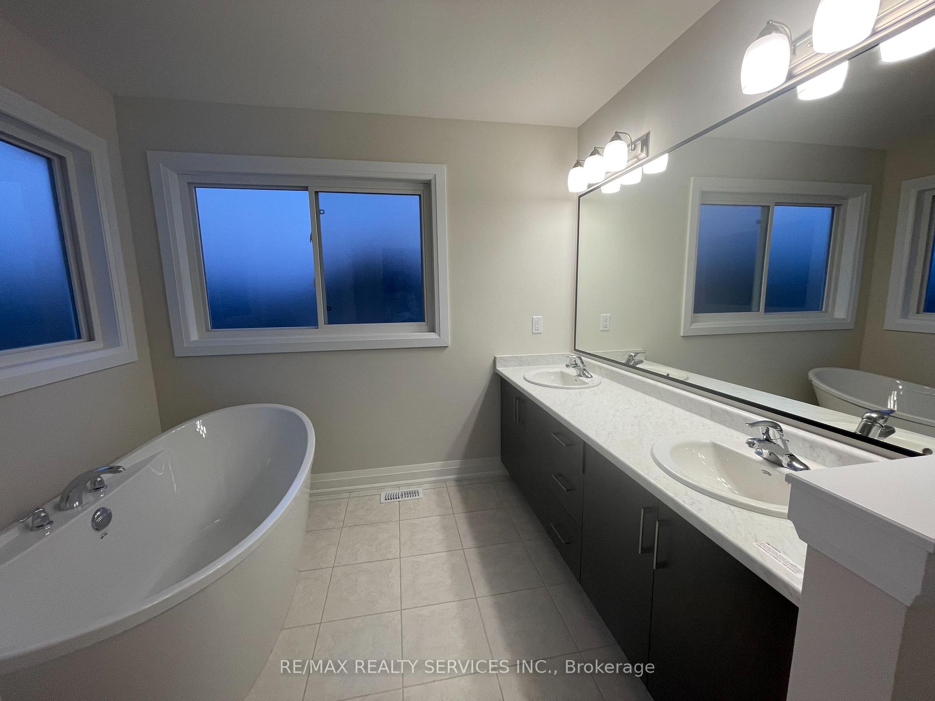 Photo 17 of 31 Samuel Avenue, Pelham, Fonthill — HOMEH