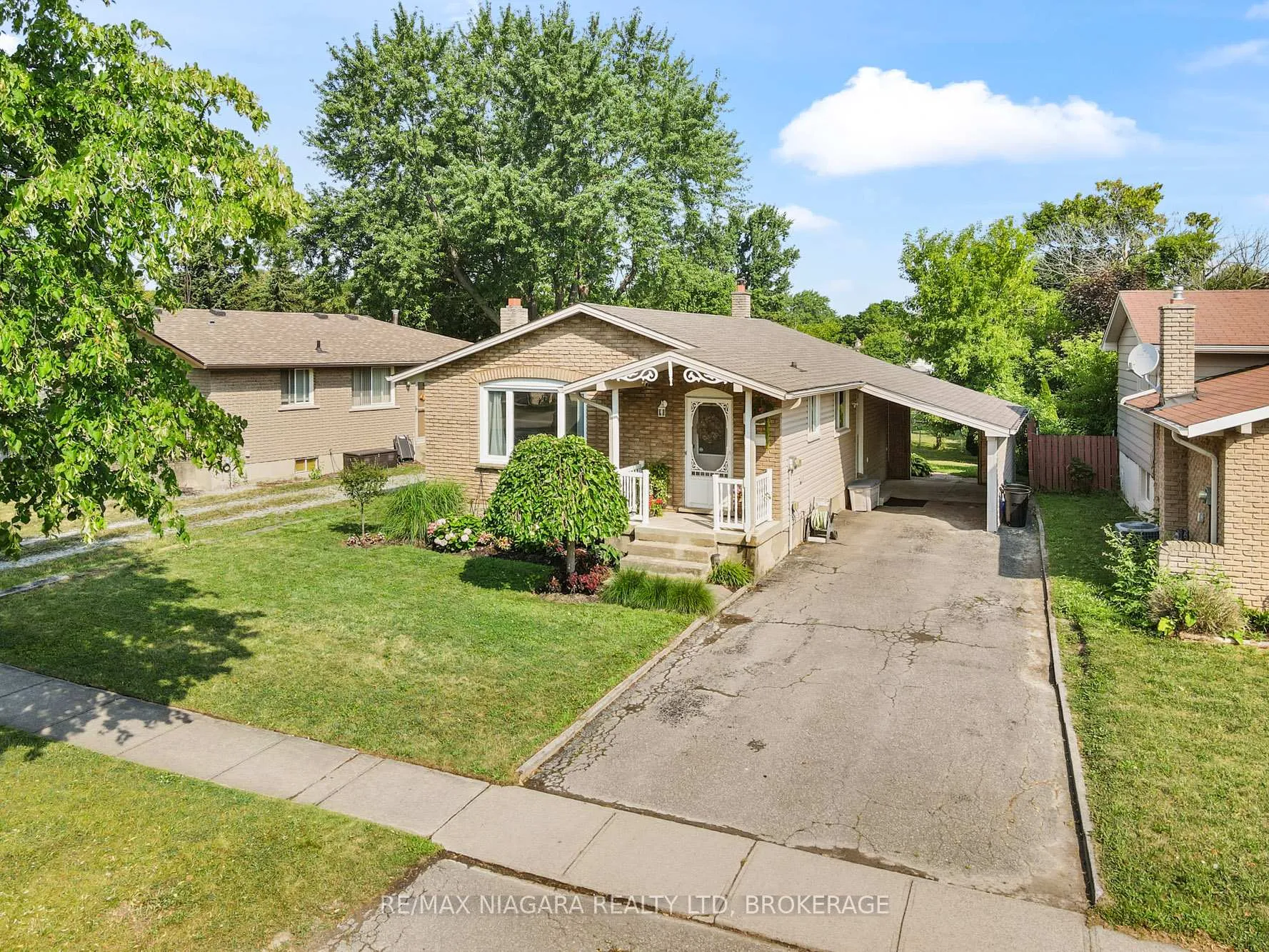 Photo 1 of 8071 Paddock Trail Drive, Niagara Falls, Ascot — HOMEH