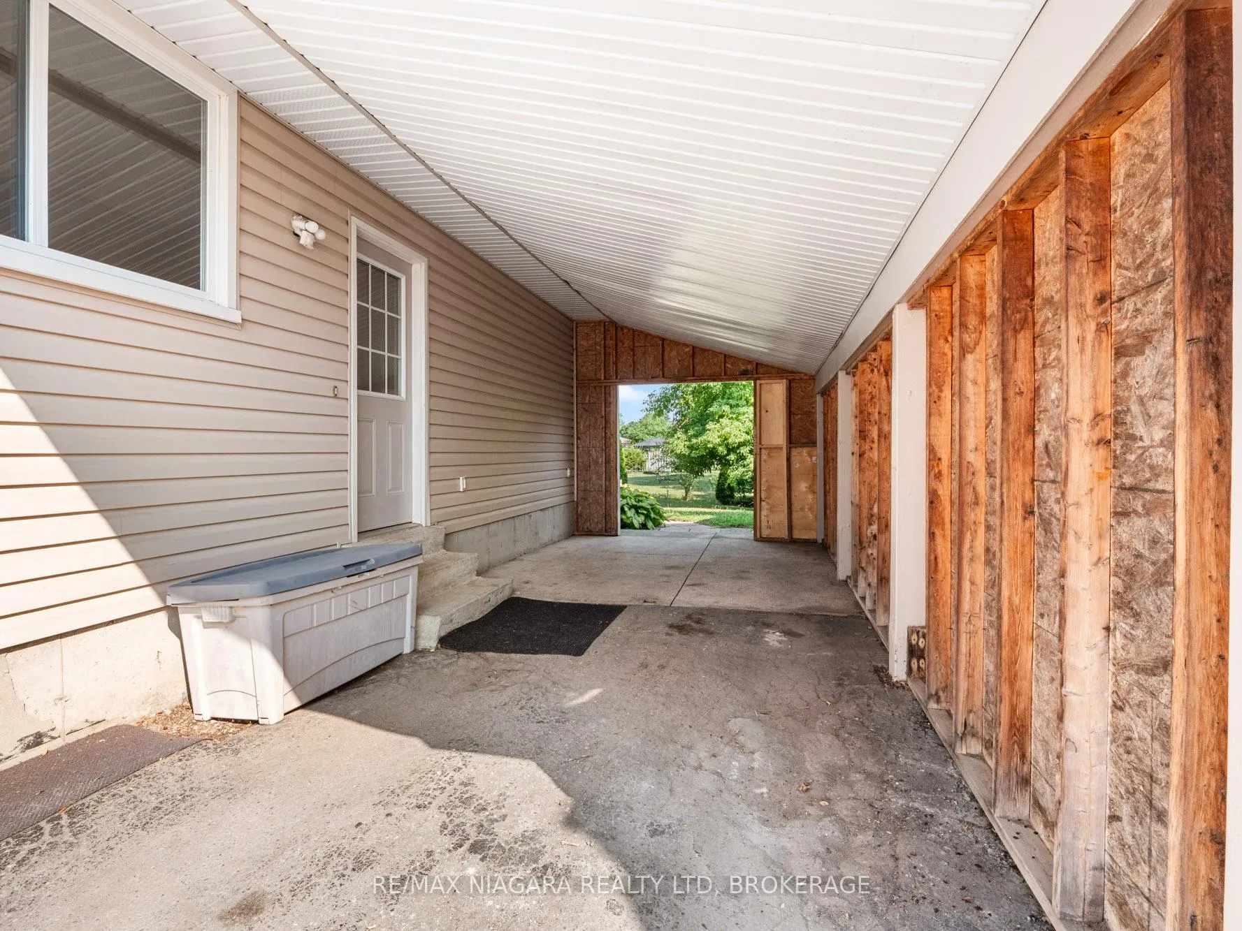 Photo 4 of 8071 Paddock Trail Drive, Niagara Falls, Ascot — HOMEH