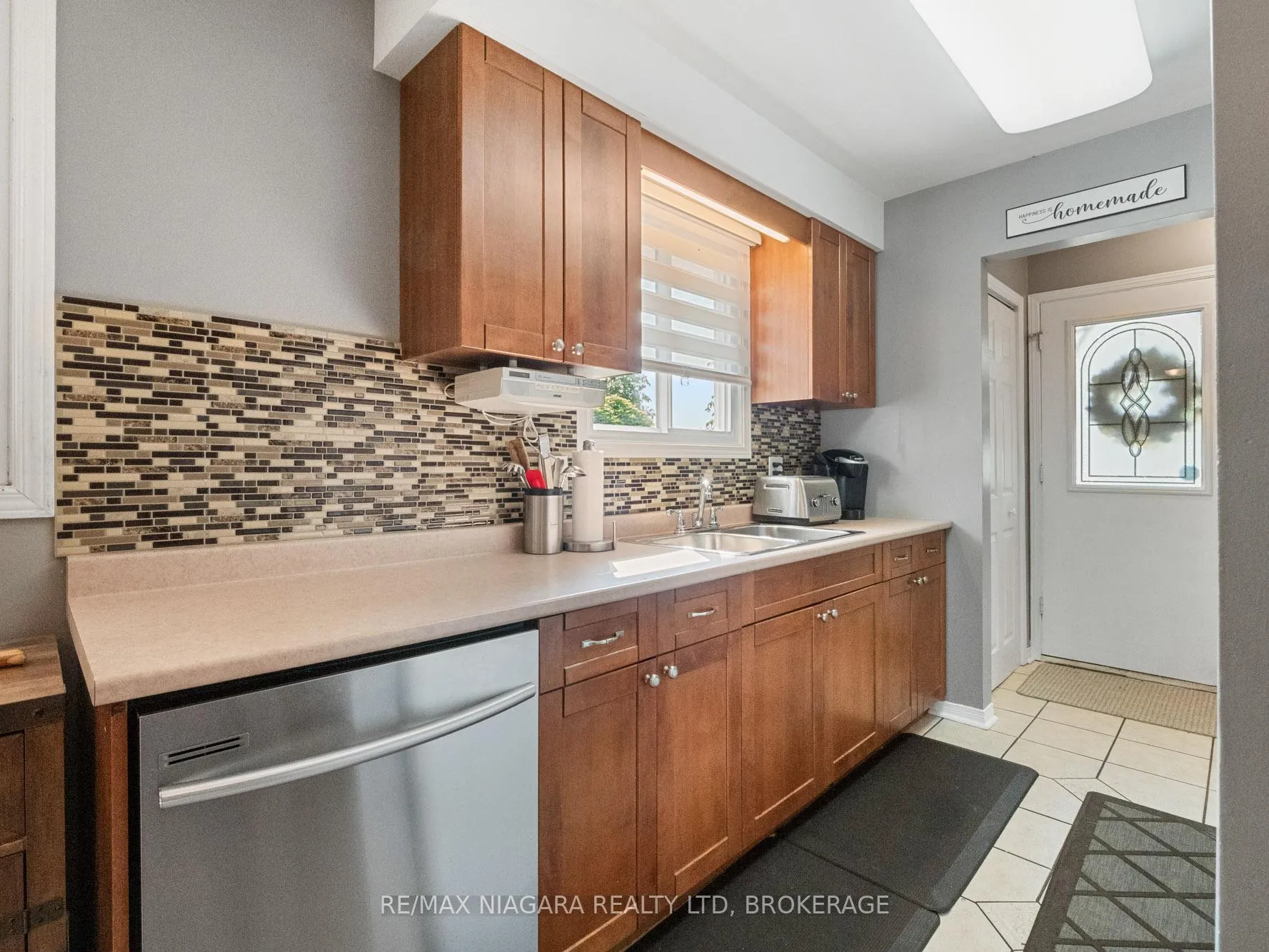 Photo 5 of 8071 Paddock Trail Drive, Niagara Falls, Ascot — HOMEH