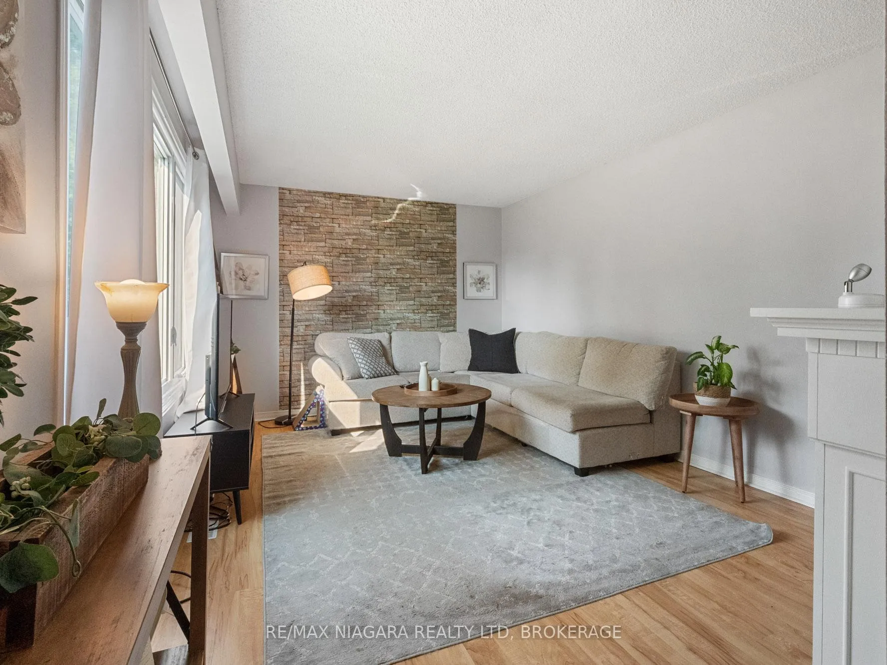 Photo 9 of 8071 Paddock Trail Drive, Niagara Falls, Ascot — HOMEH