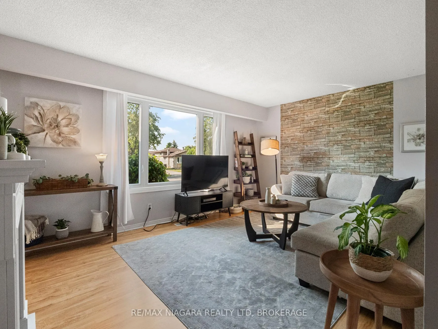 Photo 10 of 8071 Paddock Trail Drive, Niagara Falls, Ascot — HOMEH
