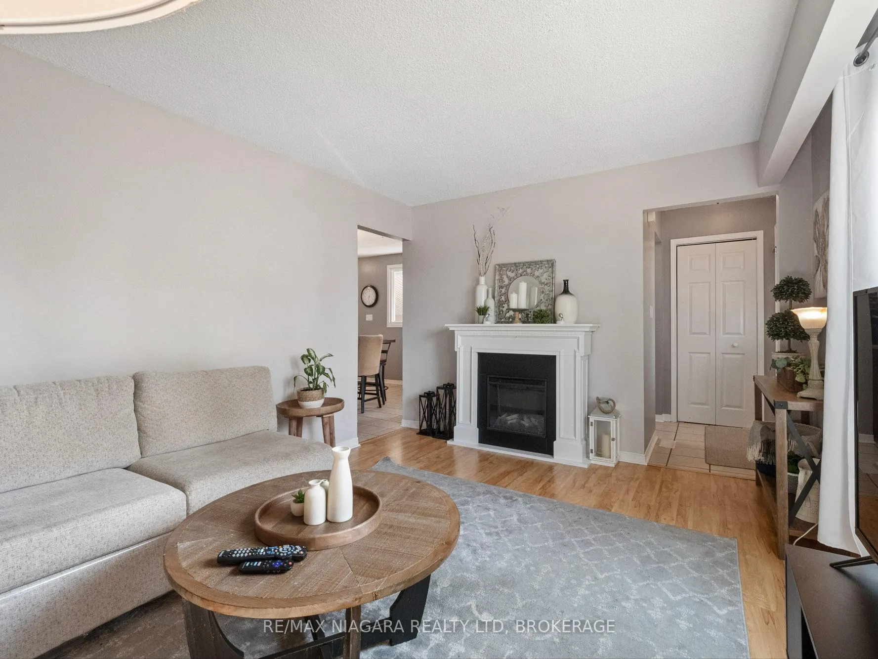 Photo 11 of 8071 Paddock Trail Drive, Niagara Falls, Ascot — HOMEH