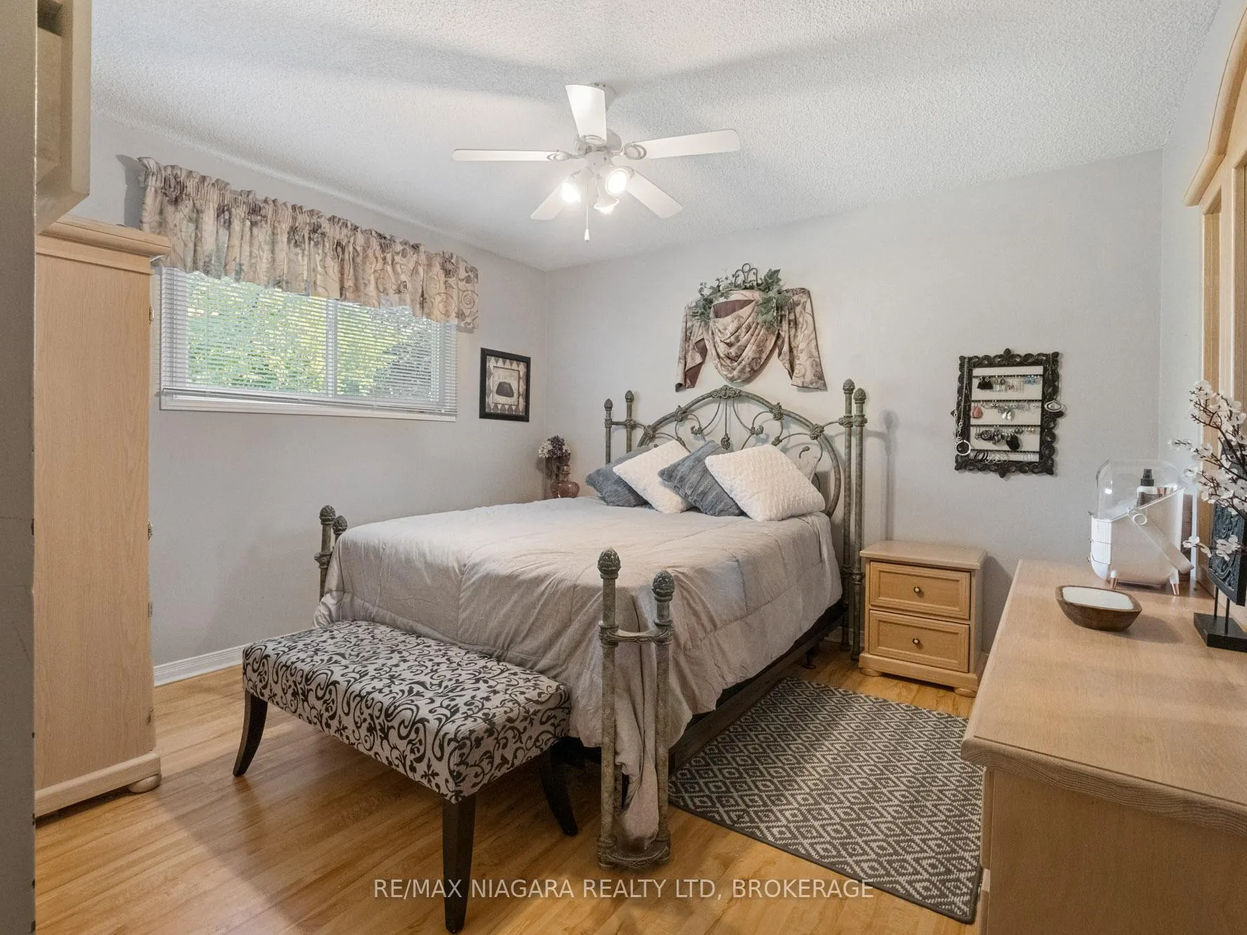 Photo 12 of 8071 Paddock Trail Drive, Niagara Falls, Ascot — HOMEH