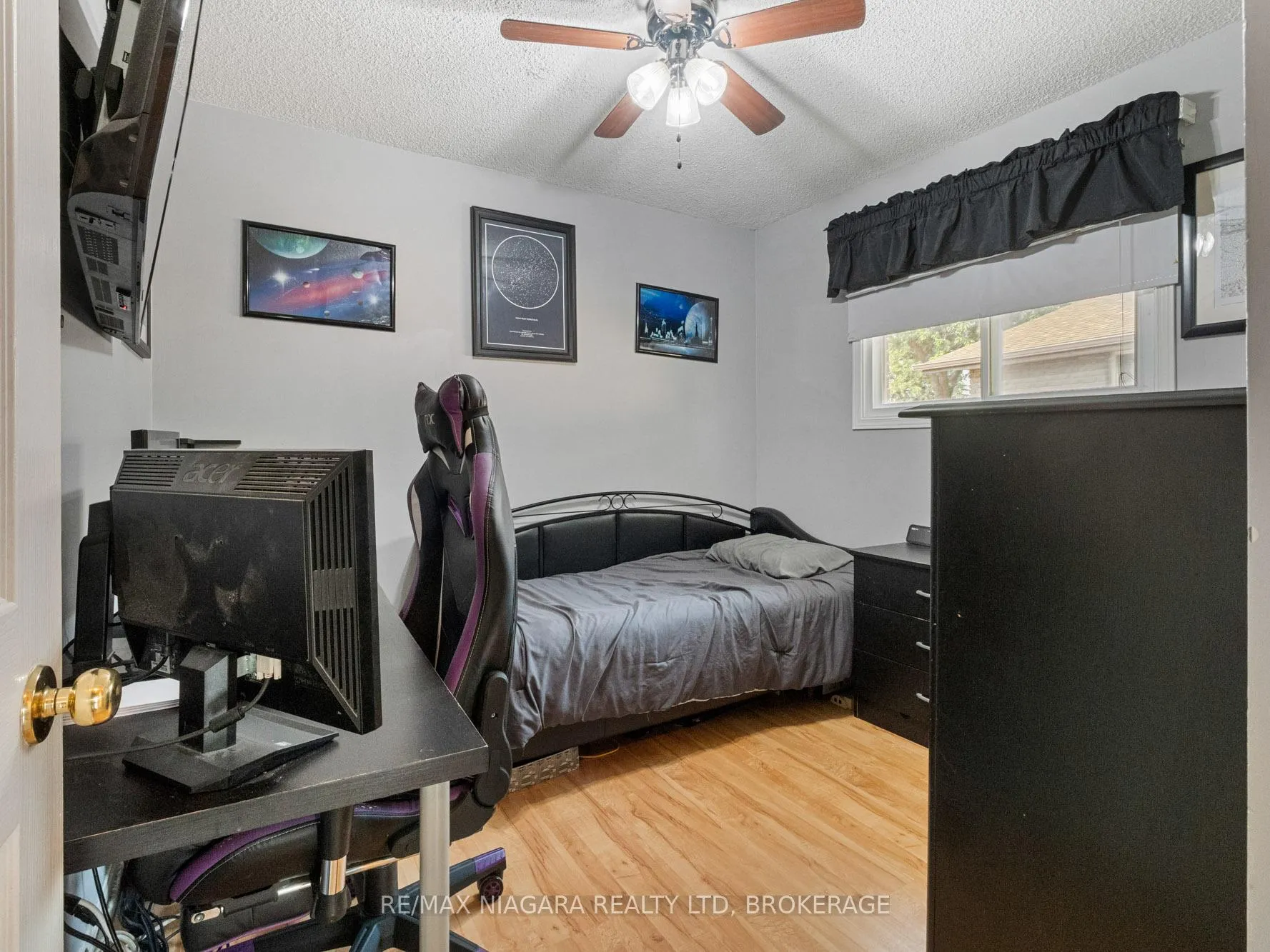Photo 13 of 8071 Paddock Trail Drive, Niagara Falls, Ascot — HOMEH