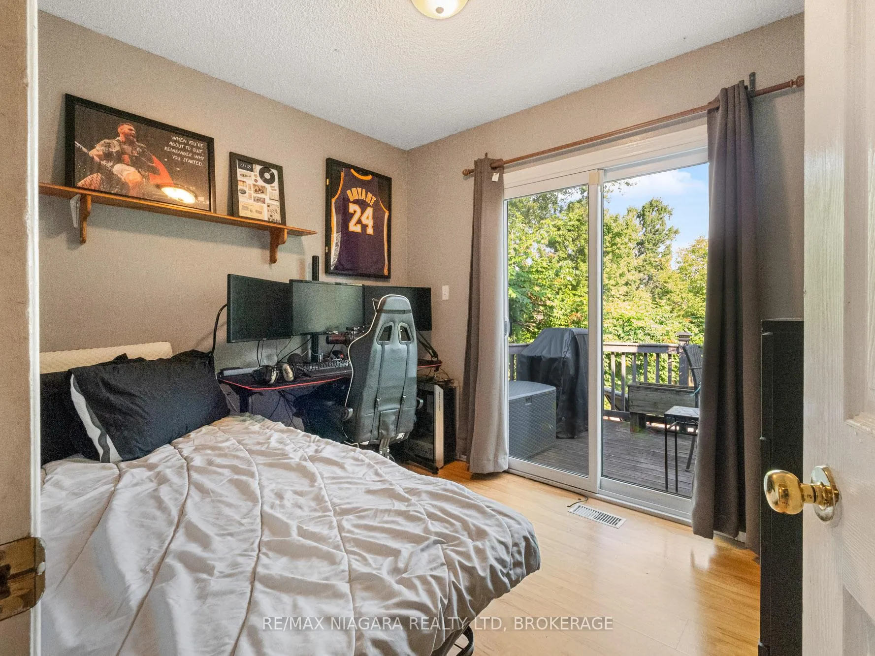Photo 14 of 8071 Paddock Trail Drive, Niagara Falls, Ascot — HOMEH