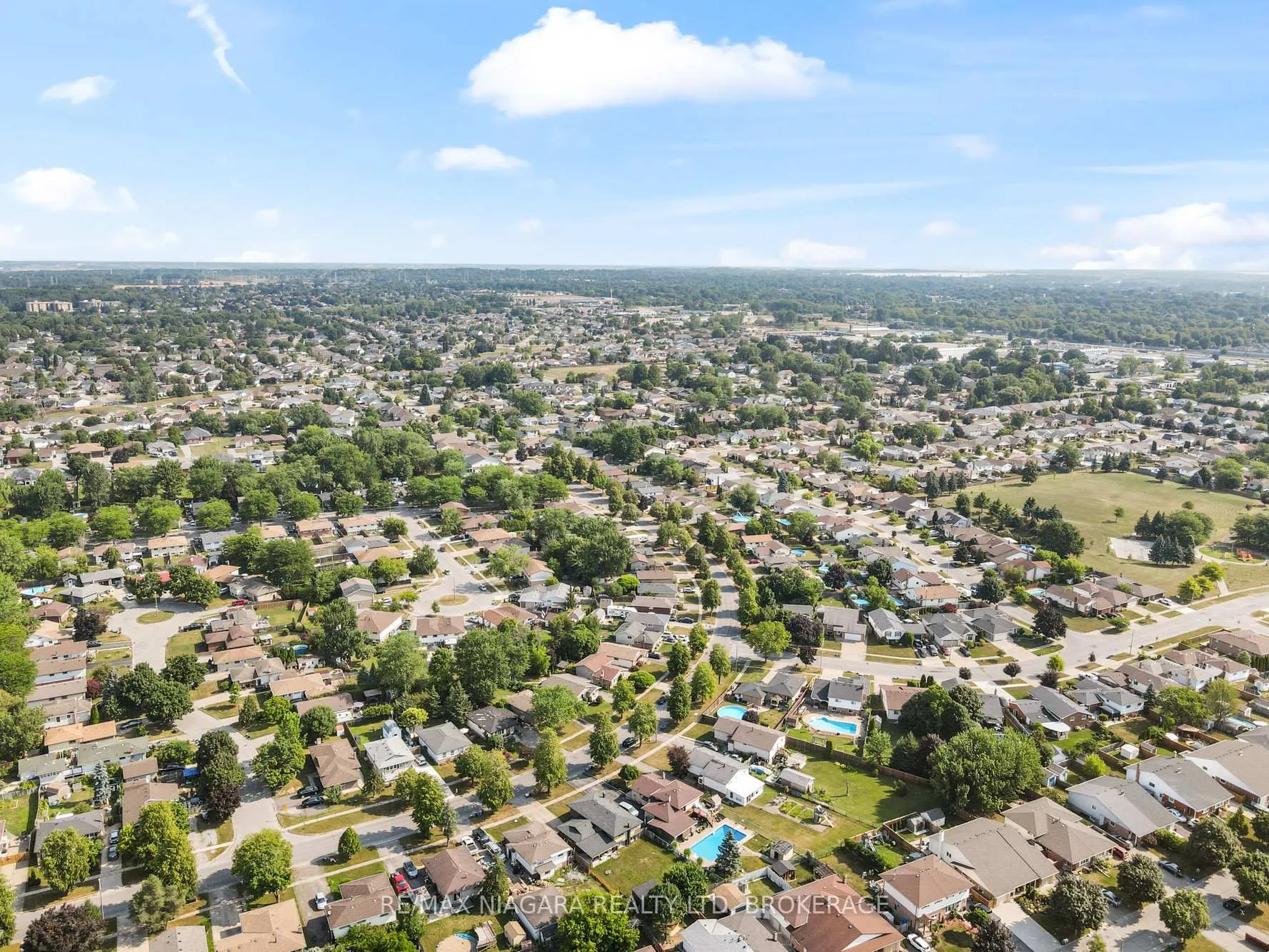 Photo 33 of 8071 Paddock Trail Drive, Niagara Falls, Ascot — HOMEH