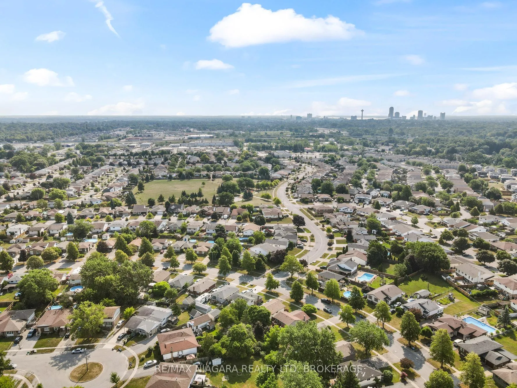 Photo 35 of 8071 Paddock Trail Drive, Niagara Falls, Ascot — HOMEH