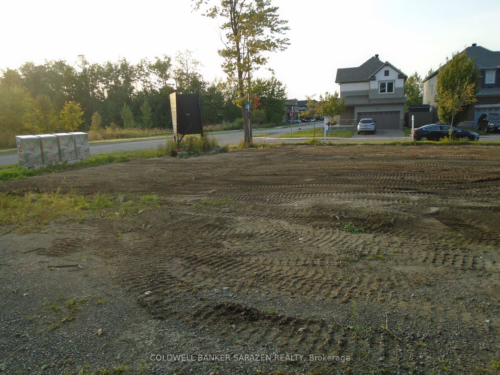 Photo 2 of 281 Enclave Walk E, Ottawa, Mer Bleue/Bradley Estates/Anderson Park — HOMEH
