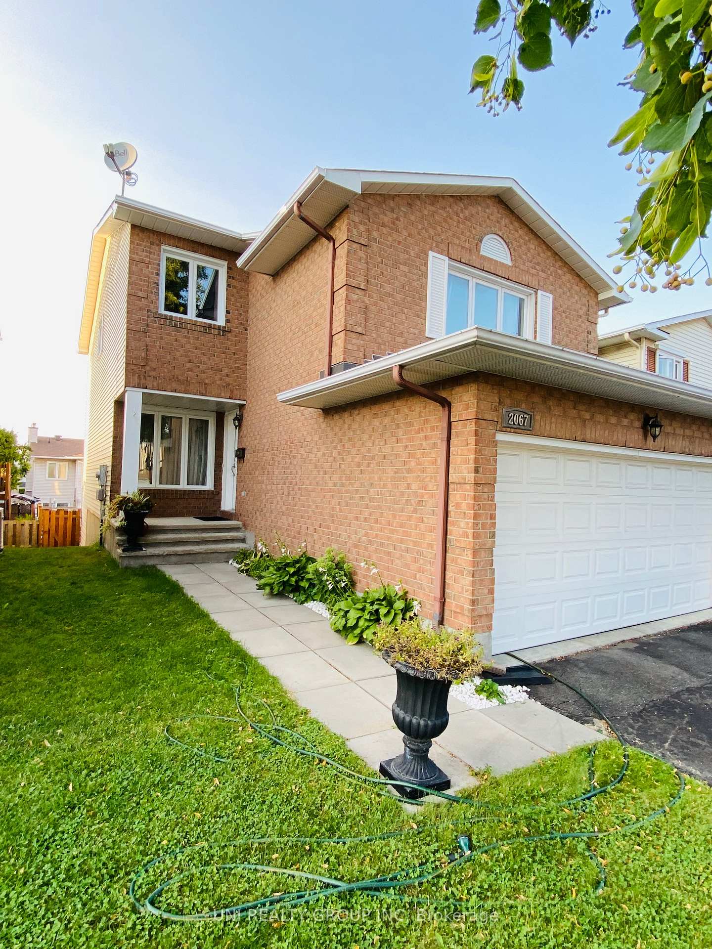 Photo 2 of 2067 Legrand Crescent, Ottawa, Queenswood Heights South — HOMEH