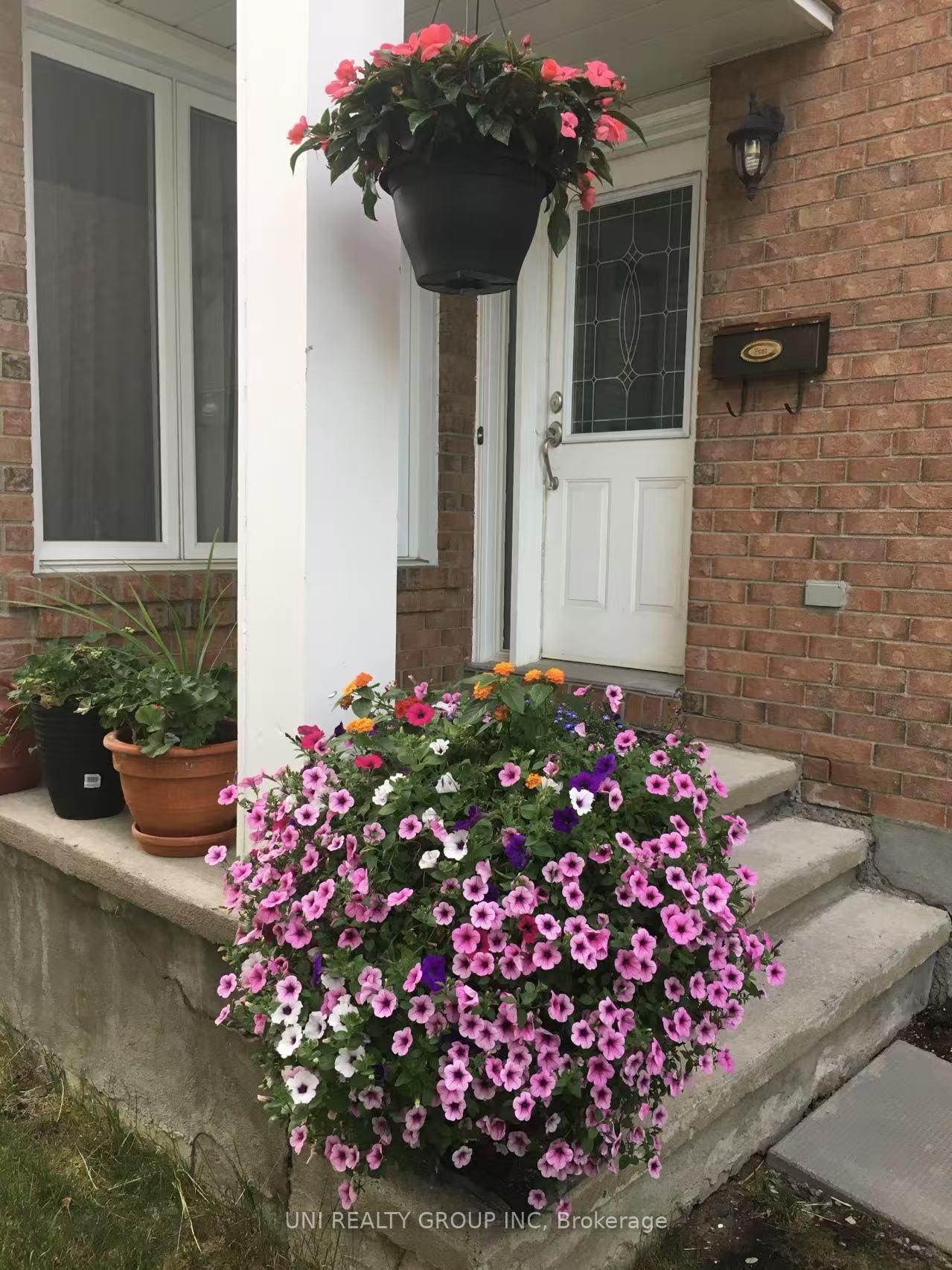 Photo 3 of 2067 Legrand Crescent, Ottawa, Queenswood Heights South — HOMEH