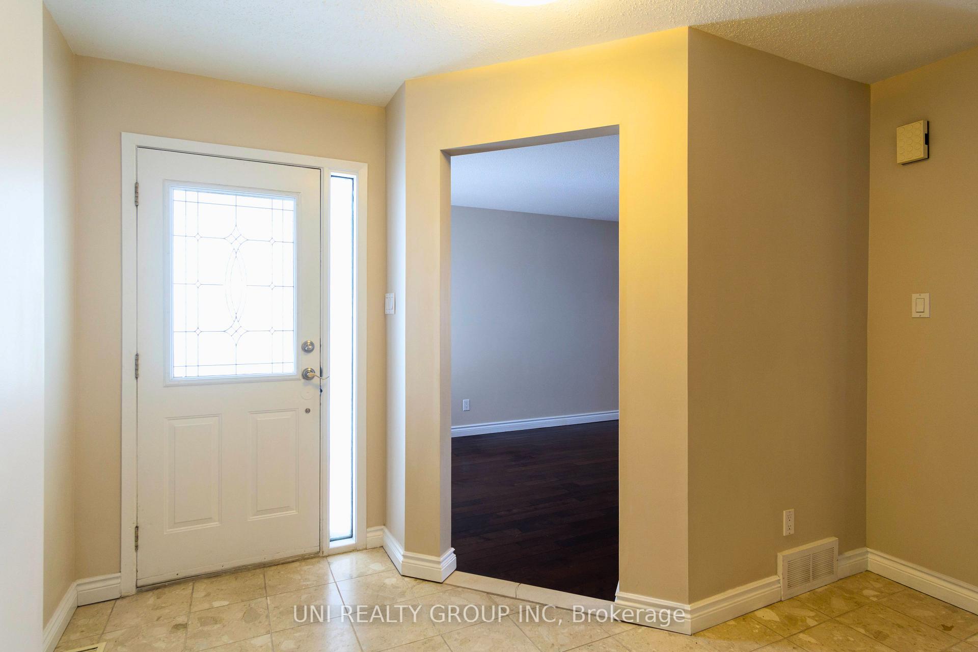 Photo 5 of 2067 Legrand Crescent, Ottawa, Queenswood Heights South — HOMEH