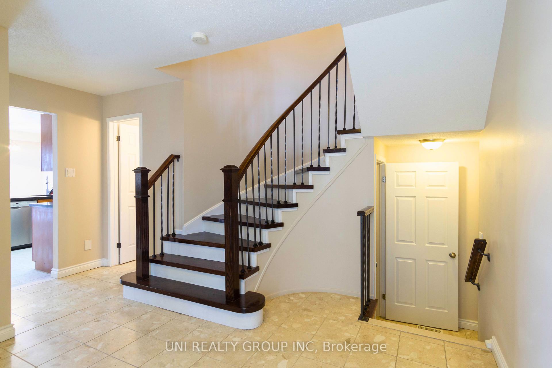 Photo 6 of 2067 Legrand Crescent, Ottawa, Queenswood Heights South — HOMEH
