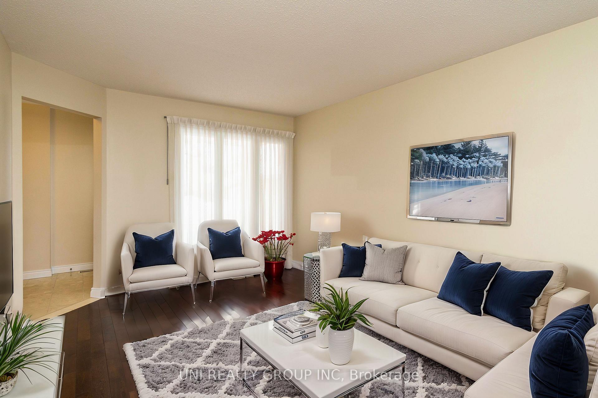 Photo 8 of 2067 Legrand Crescent, Ottawa, Queenswood Heights South — HOMEH