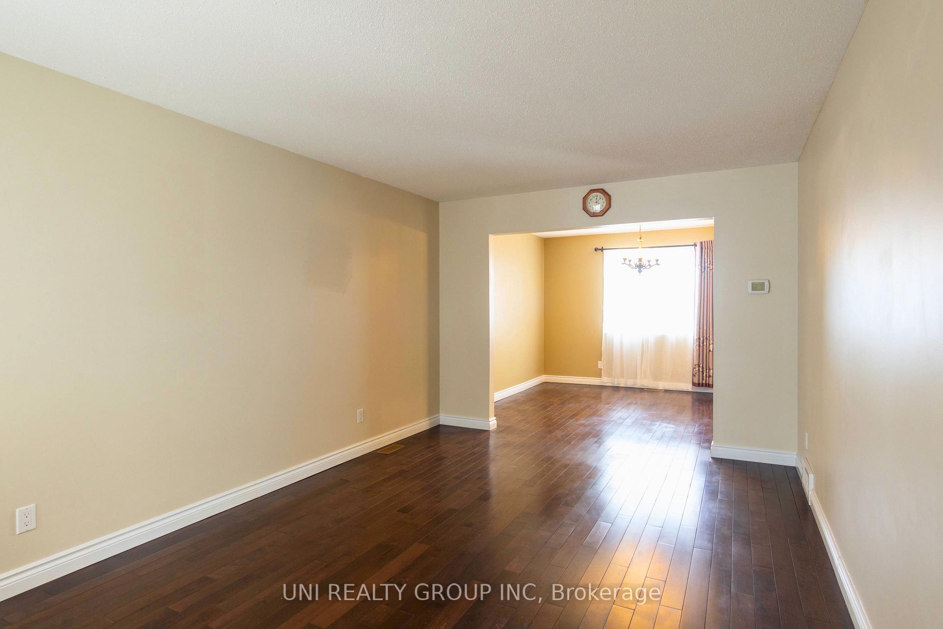 Photo 11 of 2067 Legrand Crescent, Ottawa, Queenswood Heights South — HOMEH