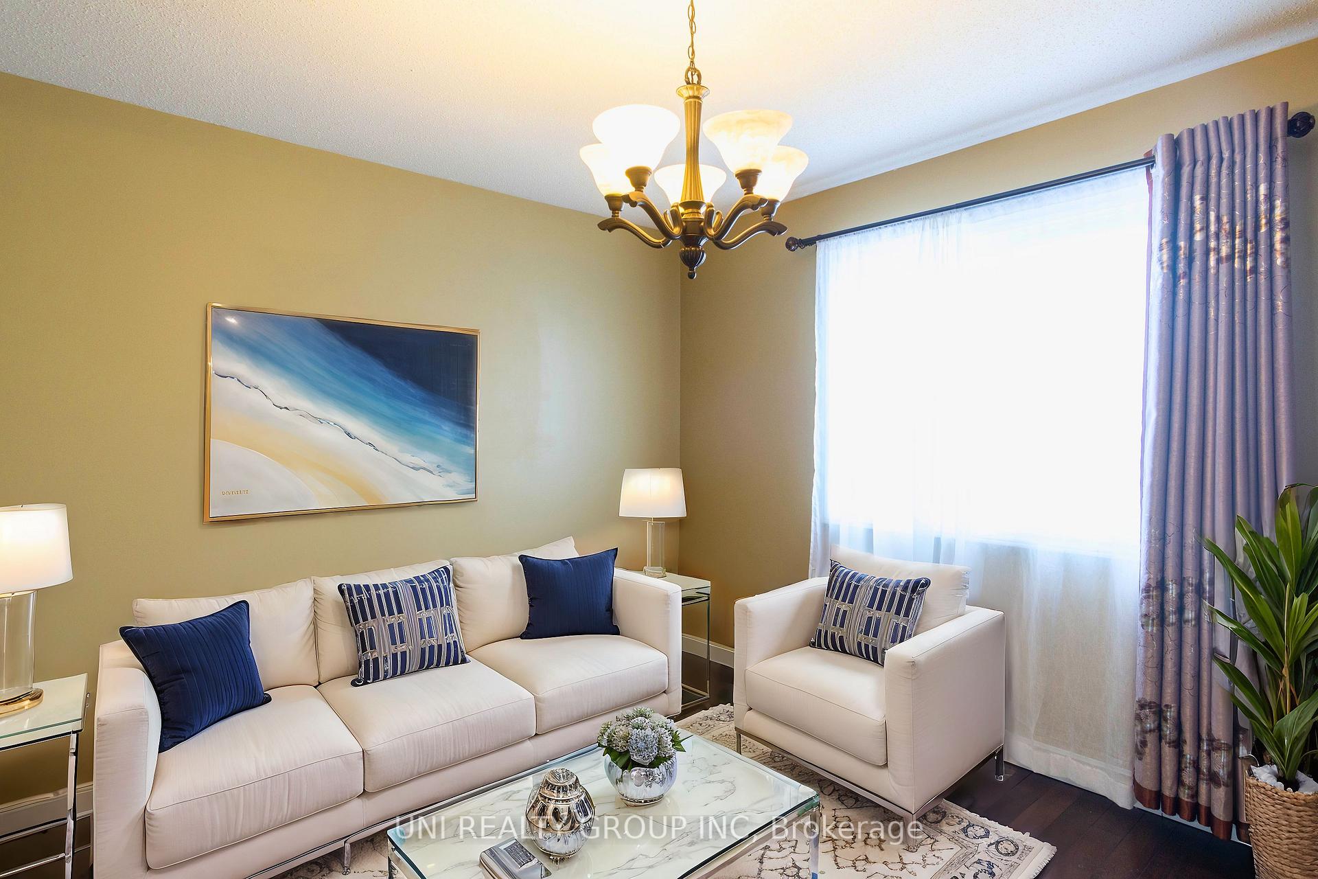 Photo 14 of 2067 Legrand Crescent, Ottawa, Queenswood Heights South — HOMEH