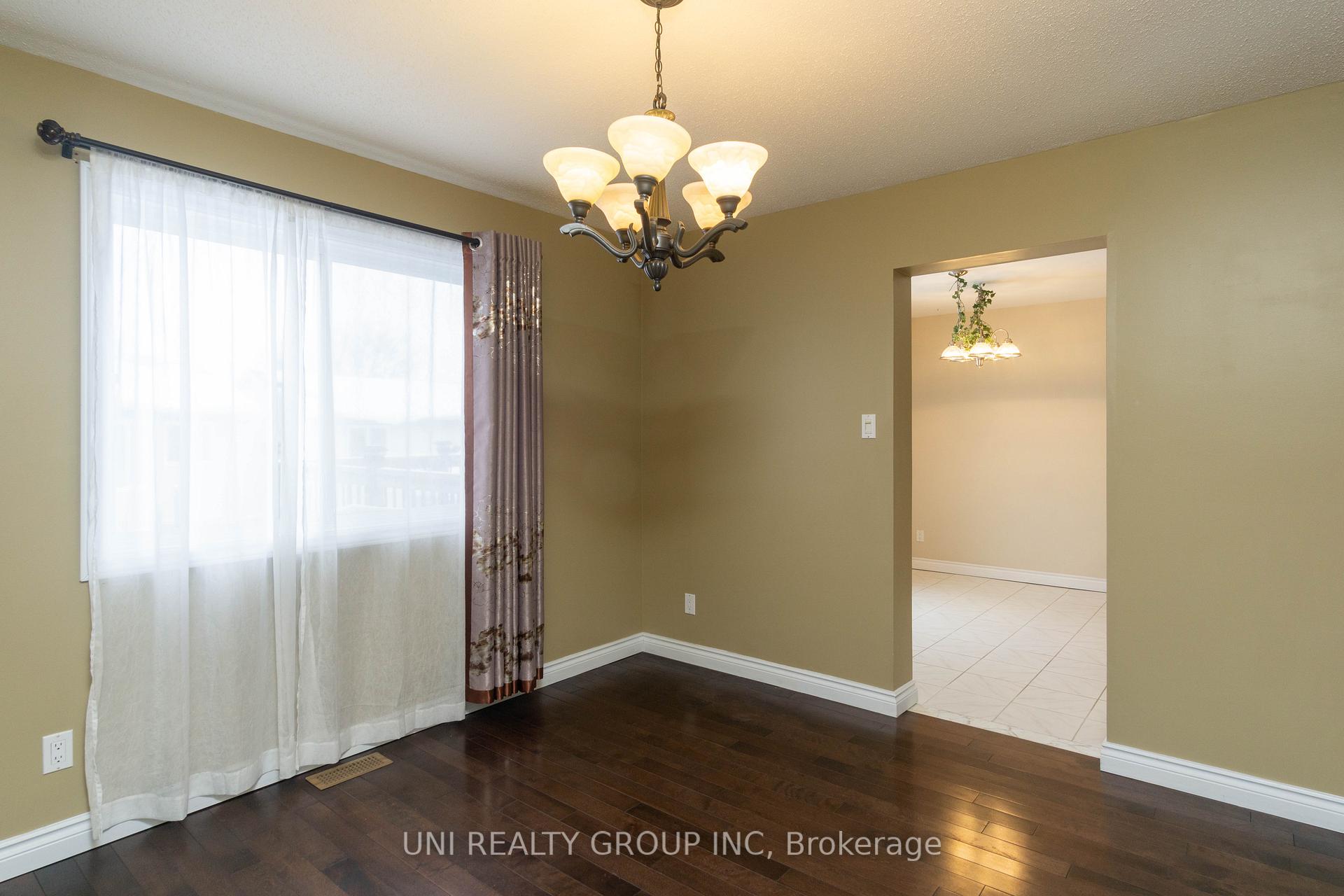 Photo 15 of 2067 Legrand Crescent, Ottawa, Queenswood Heights South — HOMEH