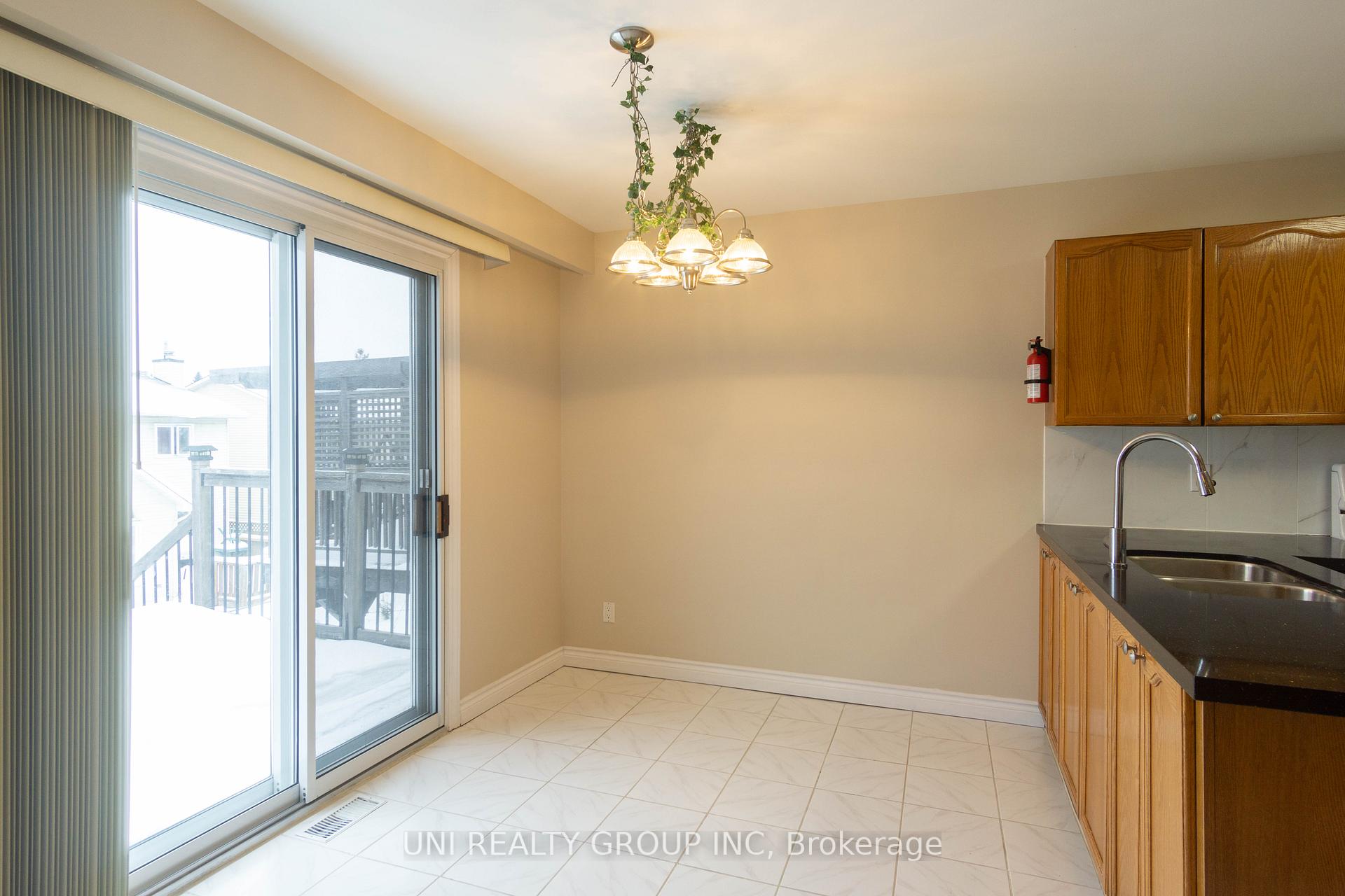 Photo 17 of 2067 Legrand Crescent, Ottawa, Queenswood Heights South — HOMEH