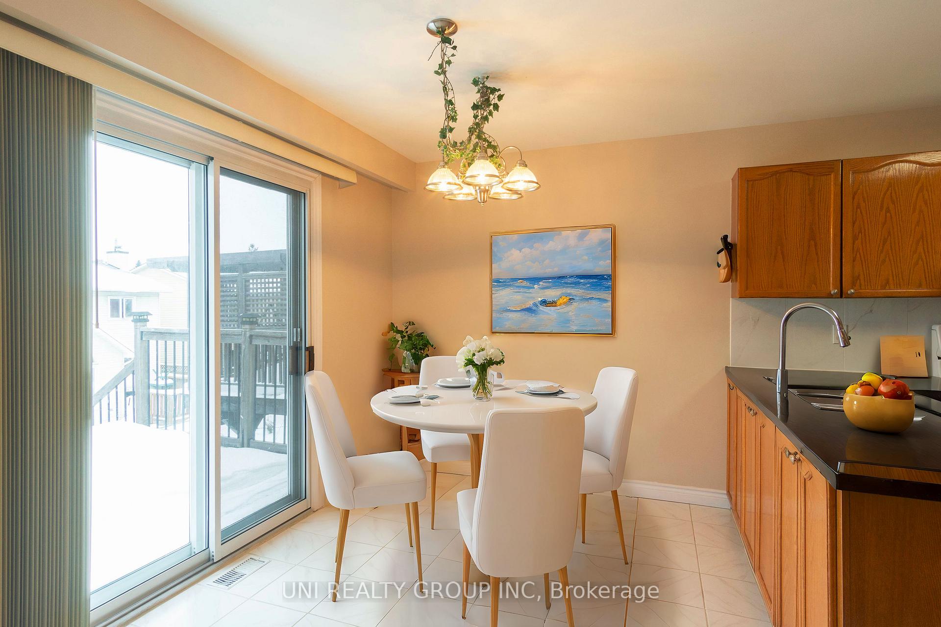 Photo 18 of 2067 Legrand Crescent, Ottawa, Queenswood Heights South — HOMEH