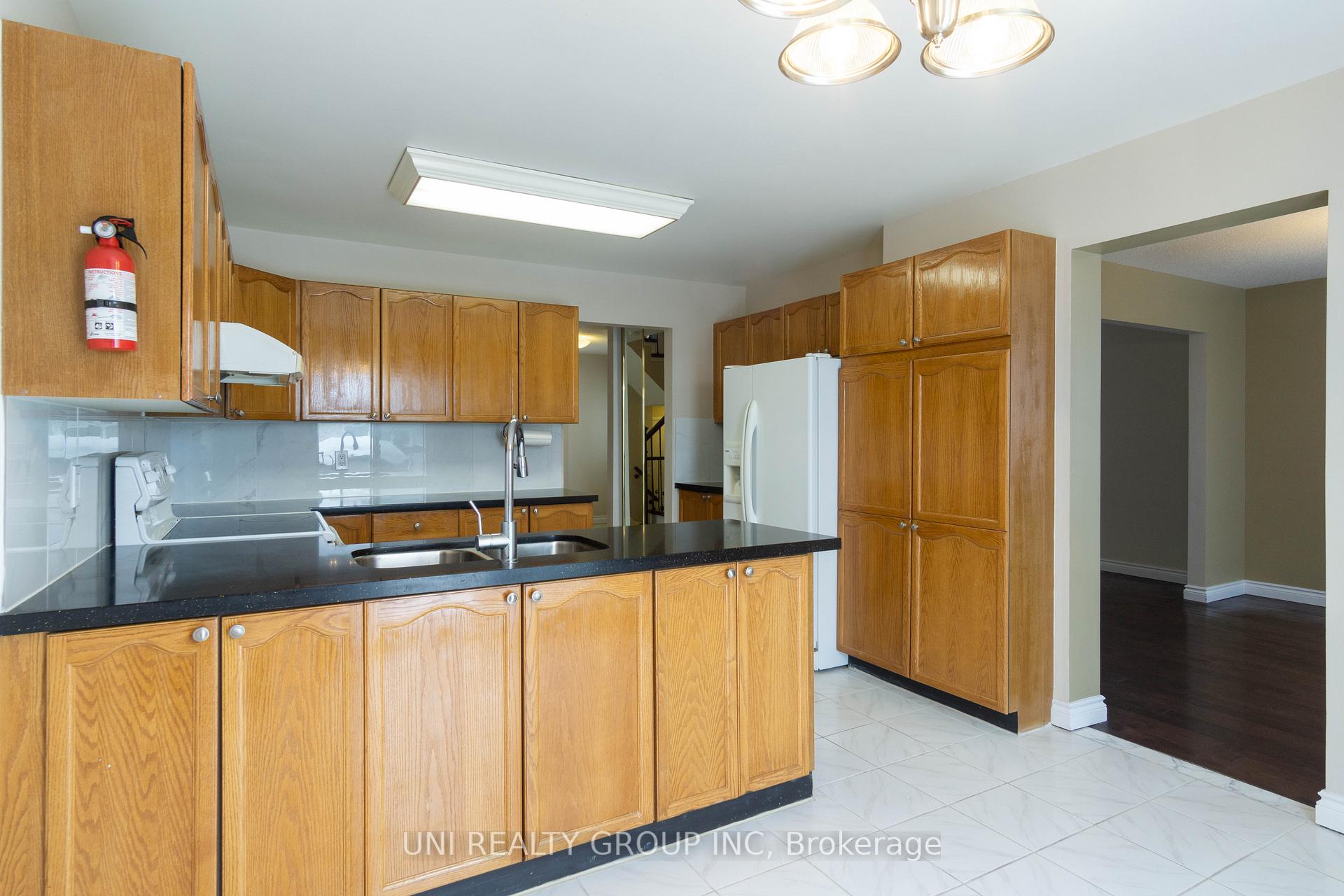 Photo 20 of 2067 Legrand Crescent, Ottawa, Queenswood Heights South — HOMEH