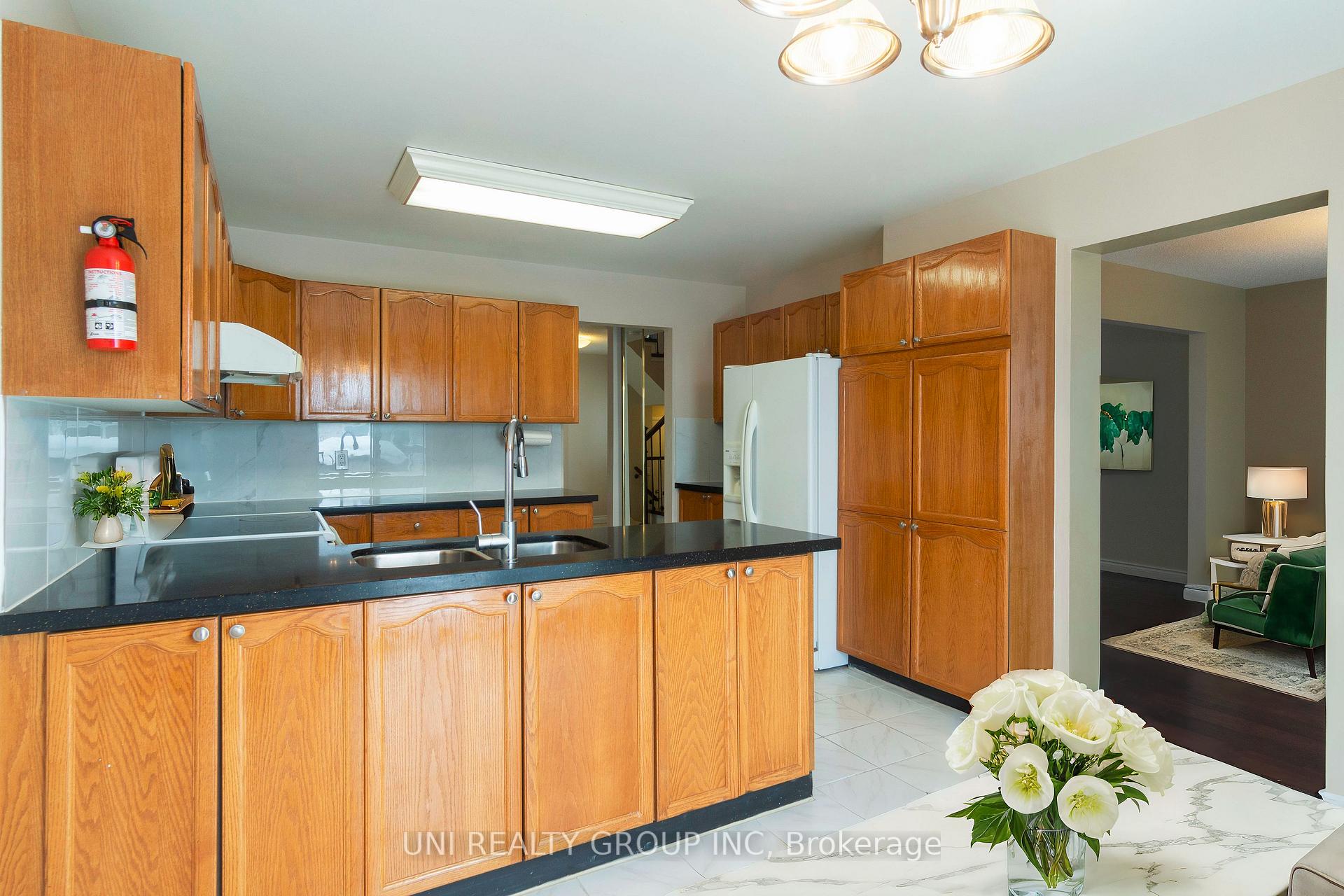 Photo 21 of 2067 Legrand Crescent, Ottawa, Queenswood Heights South — HOMEH