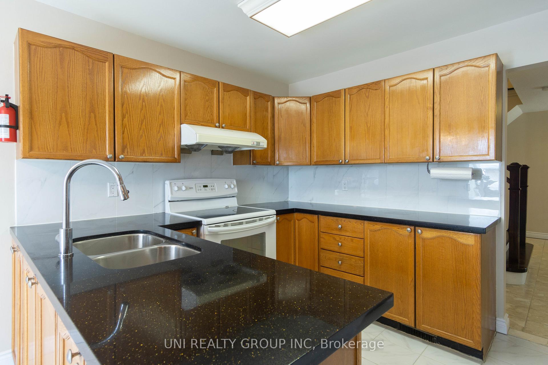 Photo 24 of 2067 Legrand Crescent, Ottawa, Queenswood Heights South — HOMEH