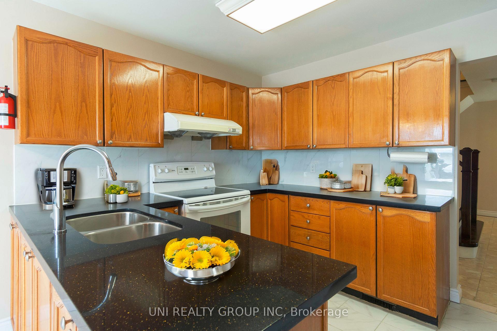 Photo 25 of 2067 Legrand Crescent, Ottawa, Queenswood Heights South — HOMEH